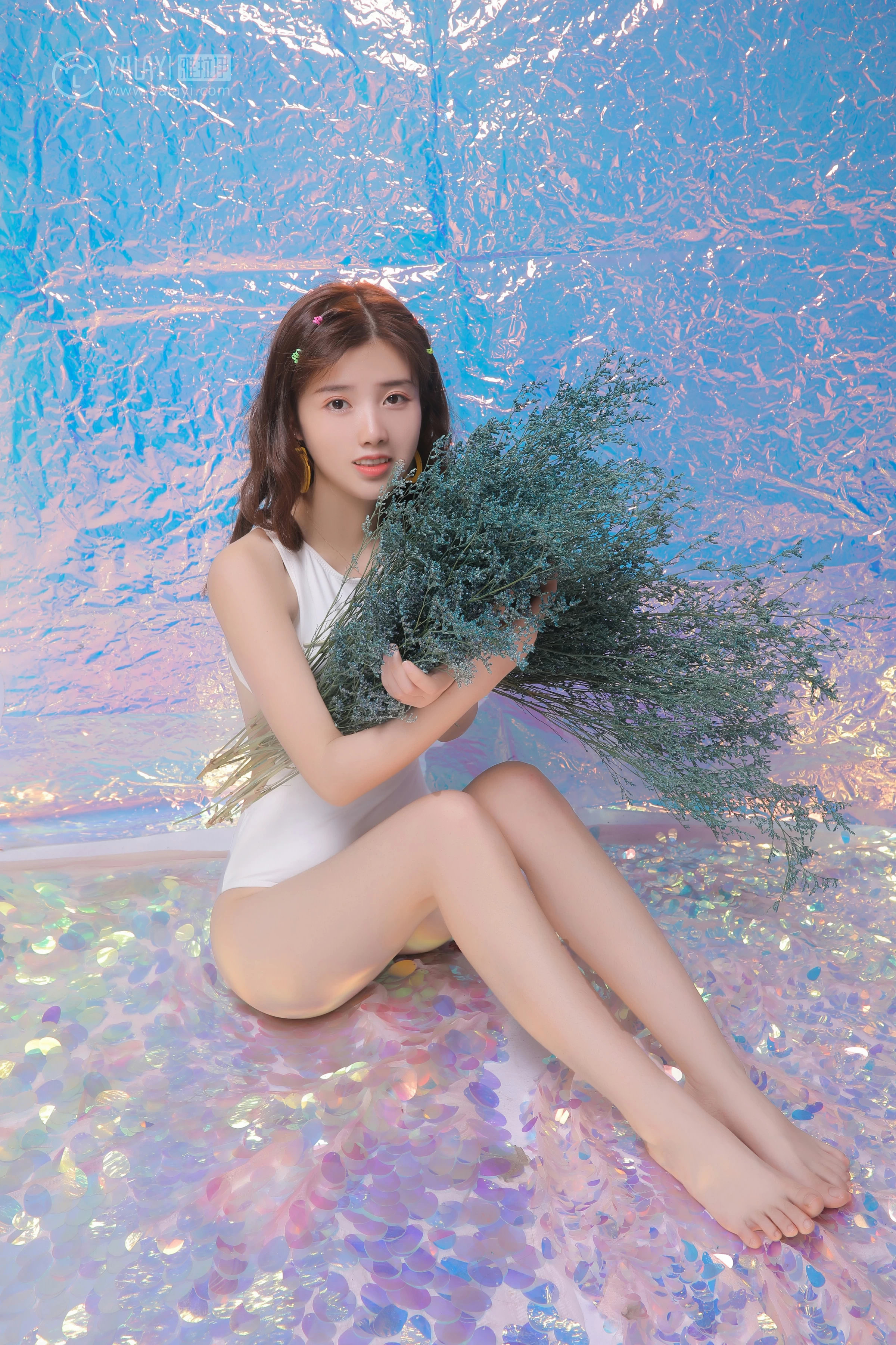 [YALAYI雅拉伊]No.307 闪亮女孩 圈圈 白色连体比基尼泳装性感私房写真集第9张
