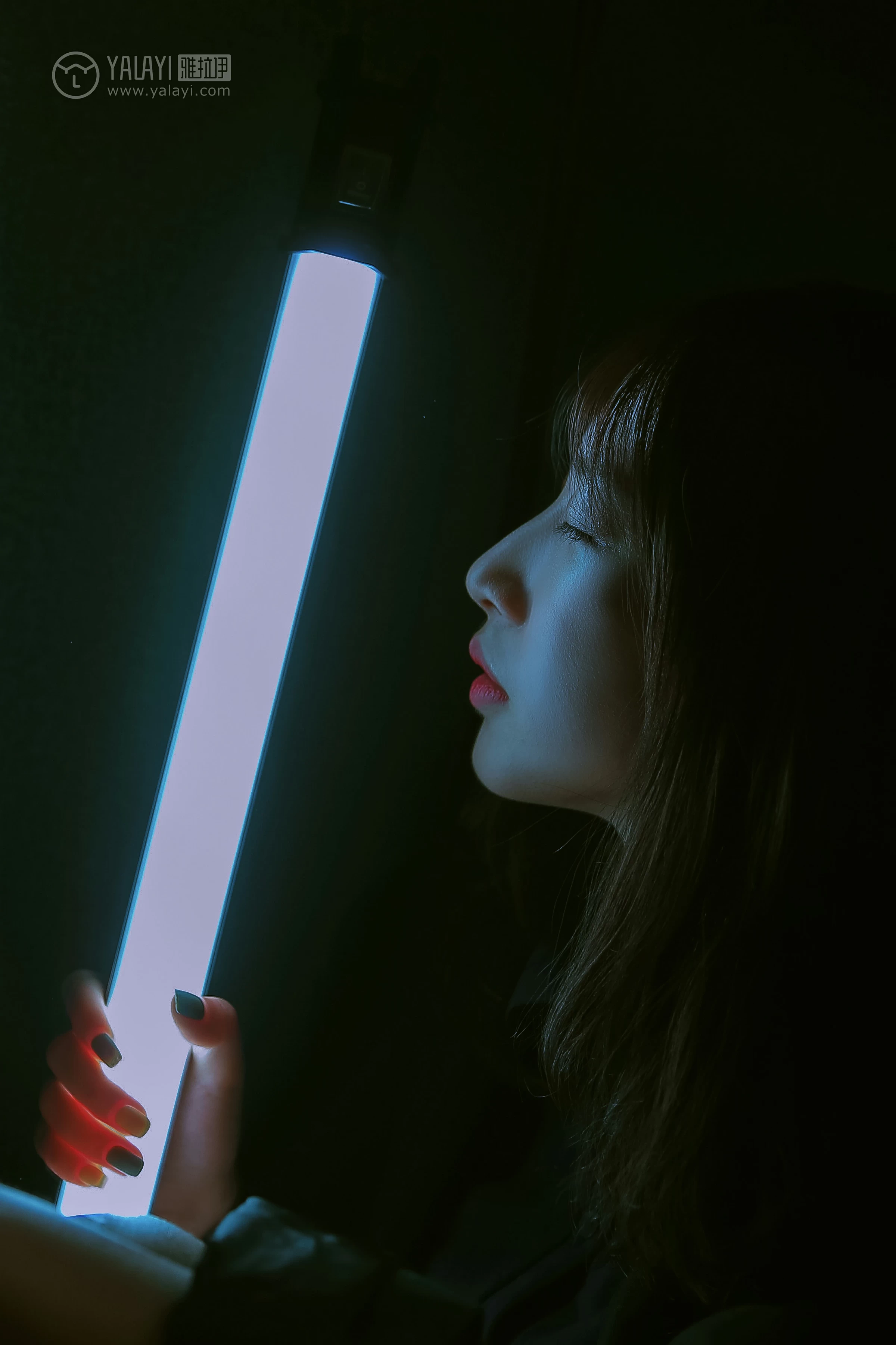 [YALAYI雅拉伊]No.308 蓝色房子 蓝心 黑色外套加蓝色连身制服裙性感私房写真集第8张