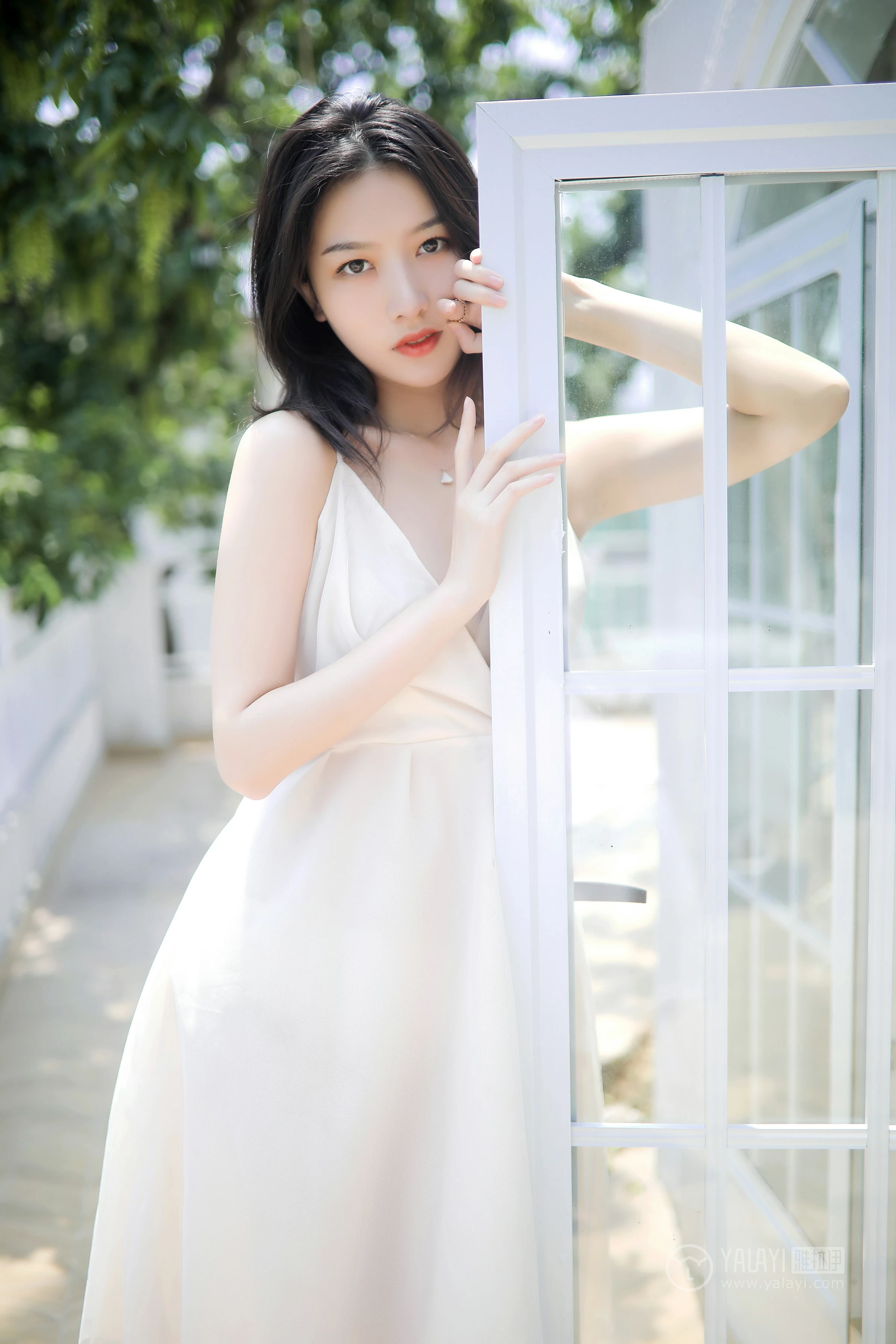 [YALAYI雅拉伊]No.310 听风 白璐 仙气飘飘 白色吊带连衣裙性感私房写真集第5张