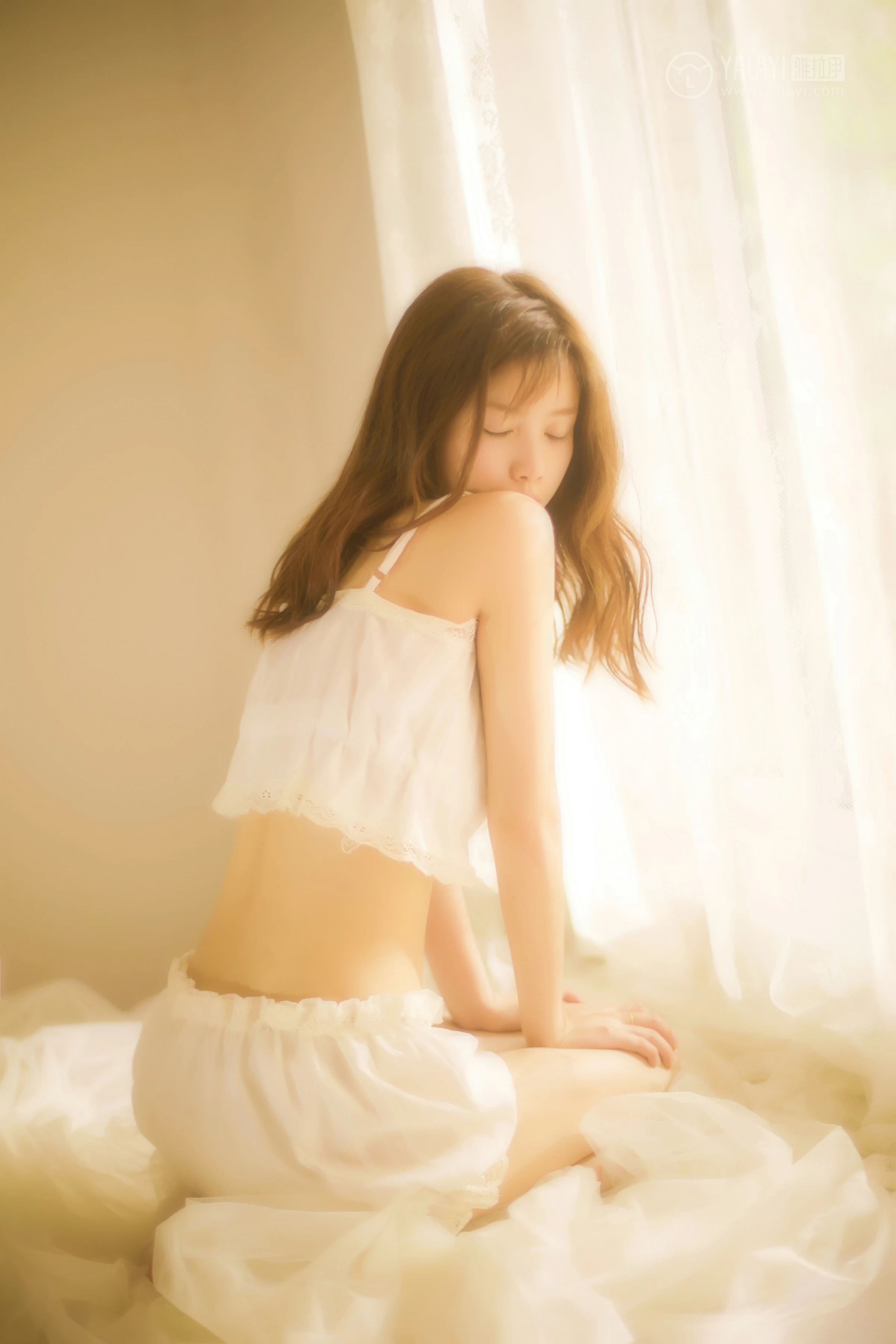 [YALAYI雅拉伊]No.315 夏日蜜语 圈圈 白色透视吊带内衣加短裤清纯靓丽私房写真集第8张