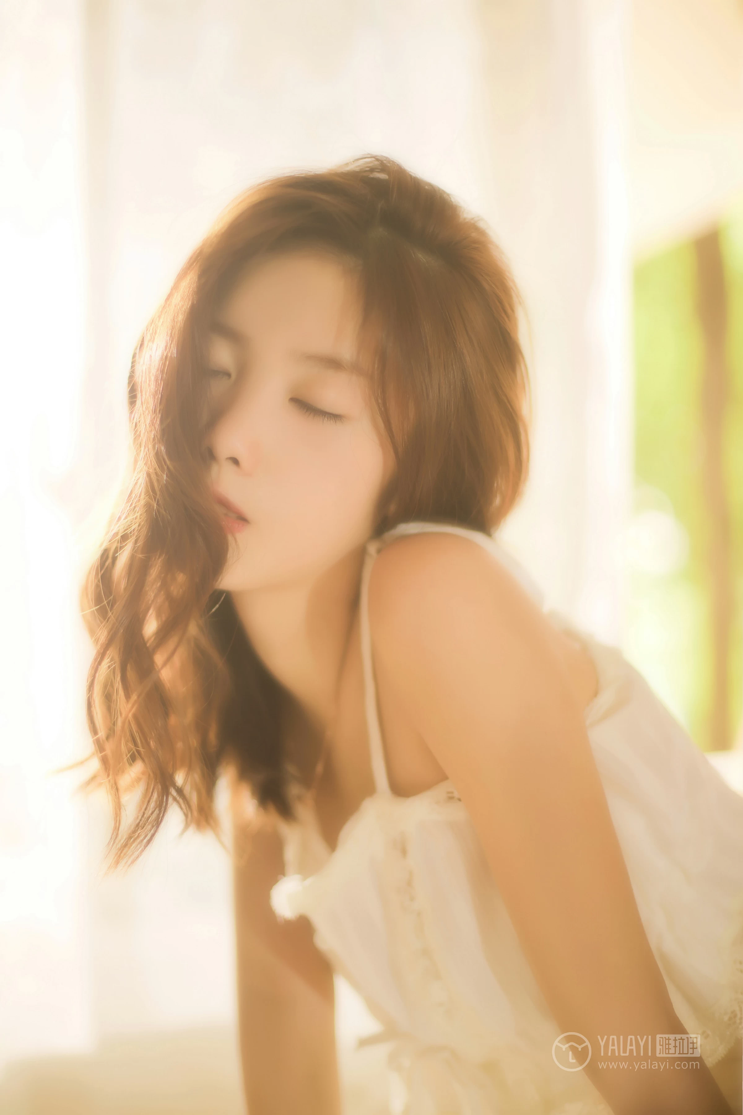 [YALAYI雅拉伊]No.315 夏日蜜语 圈圈 白色透视吊带内衣加短裤清纯靓丽私房写真集第9张
