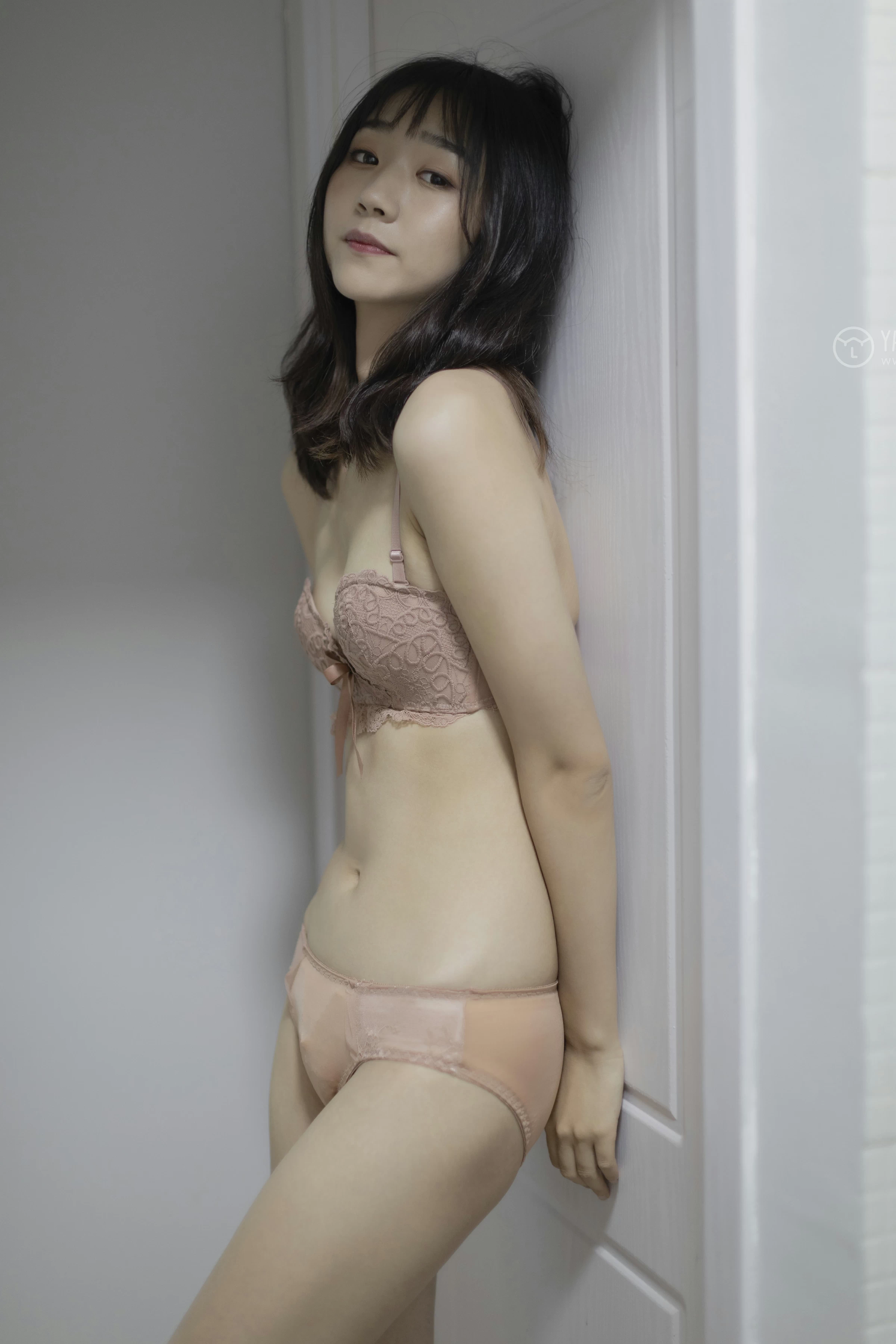 [YALAYI雅拉伊]No.321 阴天日记 念念 粉色蕾丝内衣居家性感私房写真集第14张