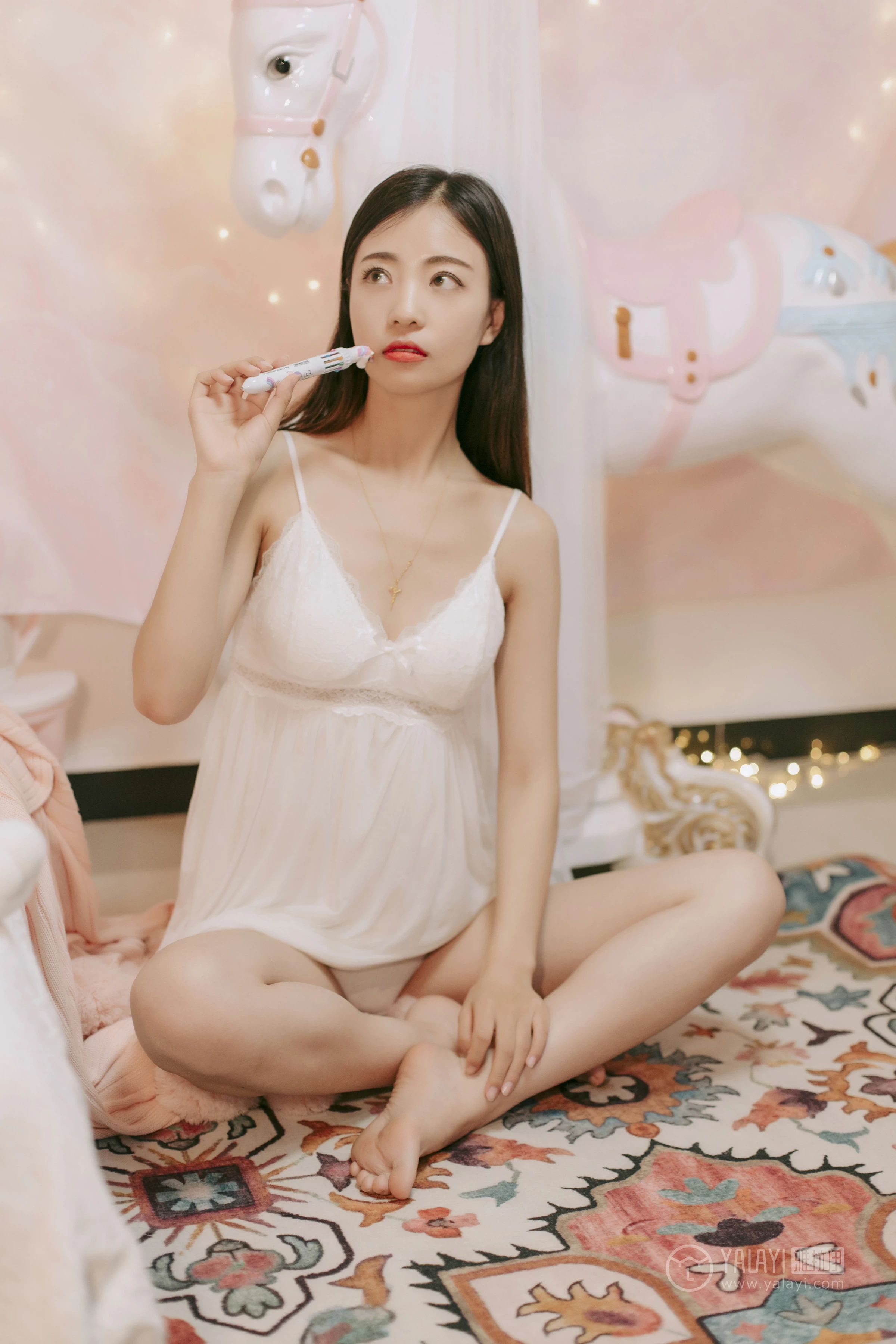[YALAYI雅拉伊]No.334 浪漫满屋 高若童 白色吊带透视睡衣裙性感私房写真集第10张