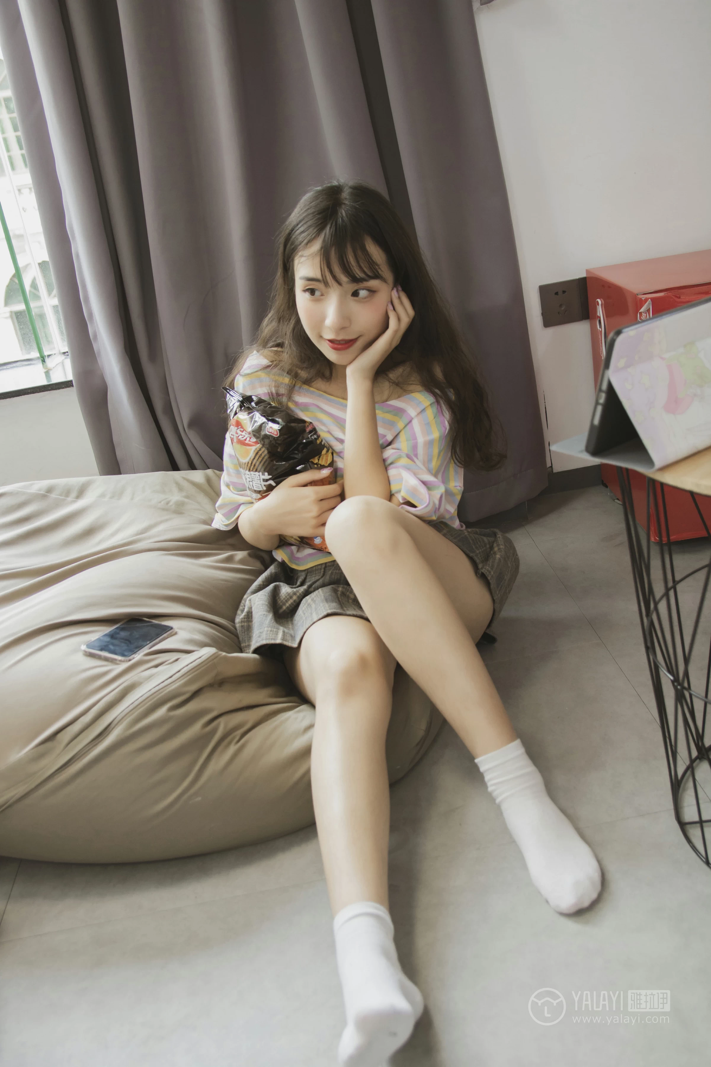 [YALAYI雅拉伊]No.340 氧气女孩 阿橙 条纹短袖加灰色短裙清纯可爱私房写真集第14张