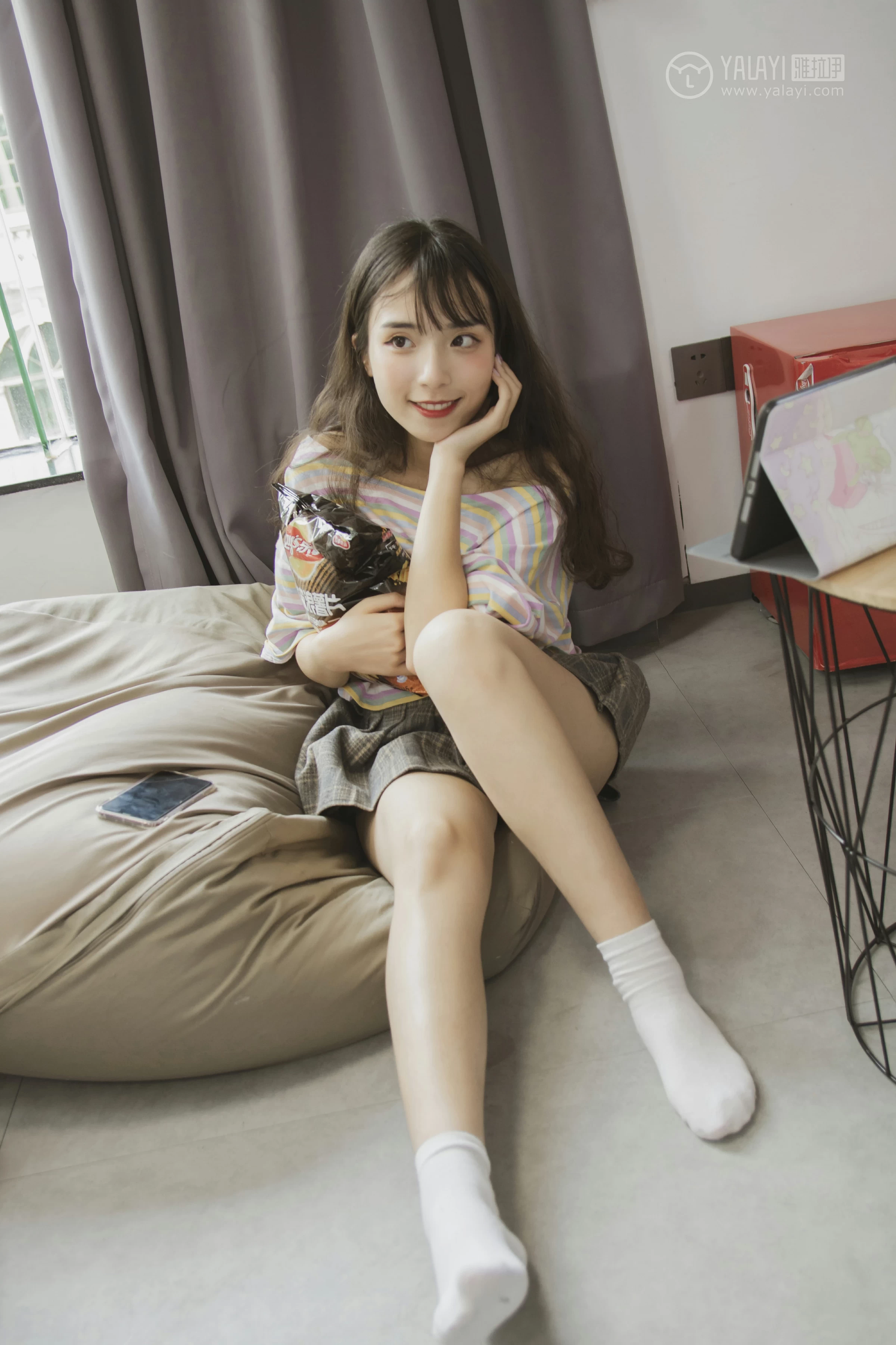 [YALAYI雅拉伊]No.340 氧气女孩 阿橙 条纹短袖加灰色短裙清纯可爱私房写真集第14张