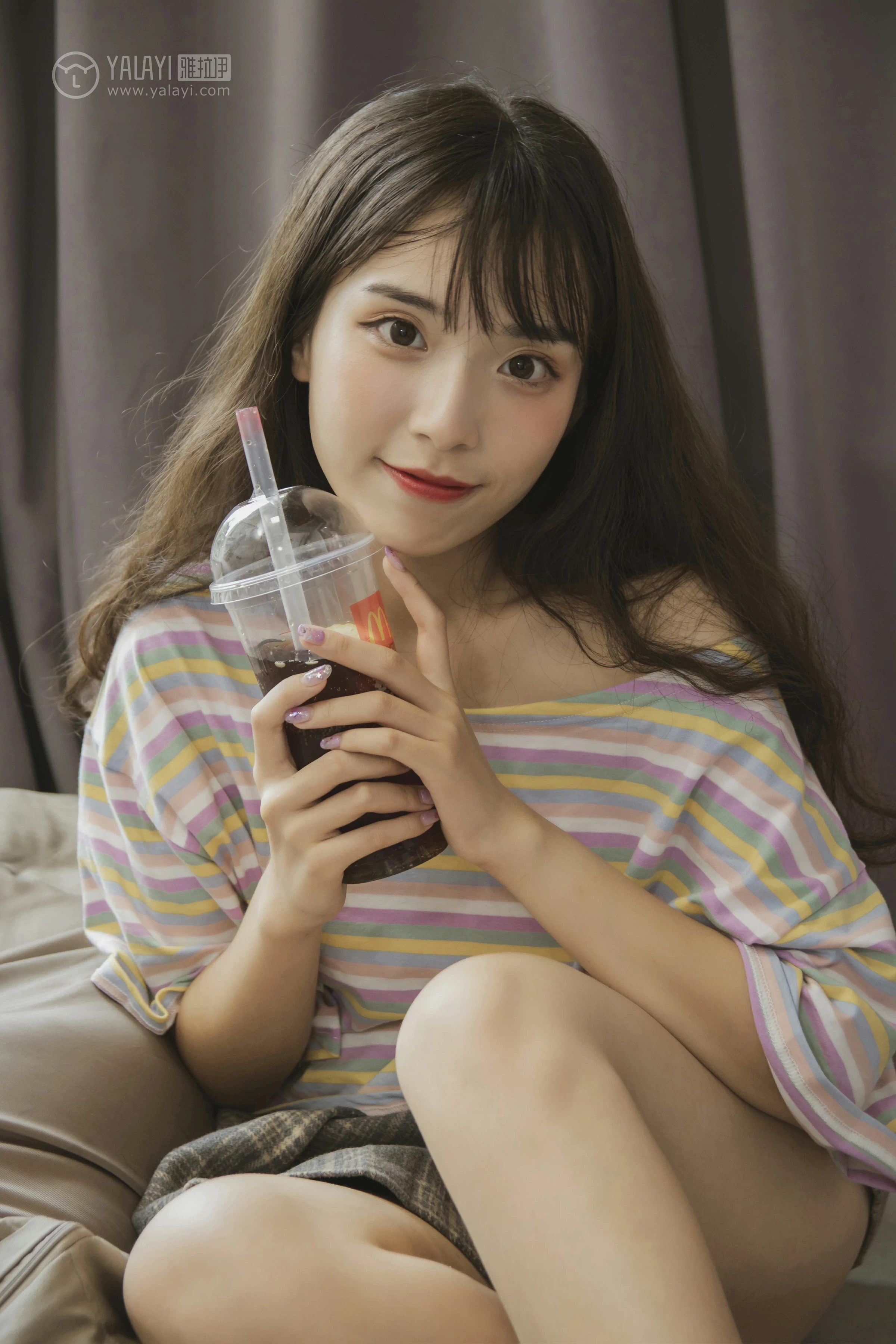 [YALAYI雅拉伊]No.340 氧气女孩 阿橙 条纹短袖加灰色短裙清纯可爱私房写真集第16张