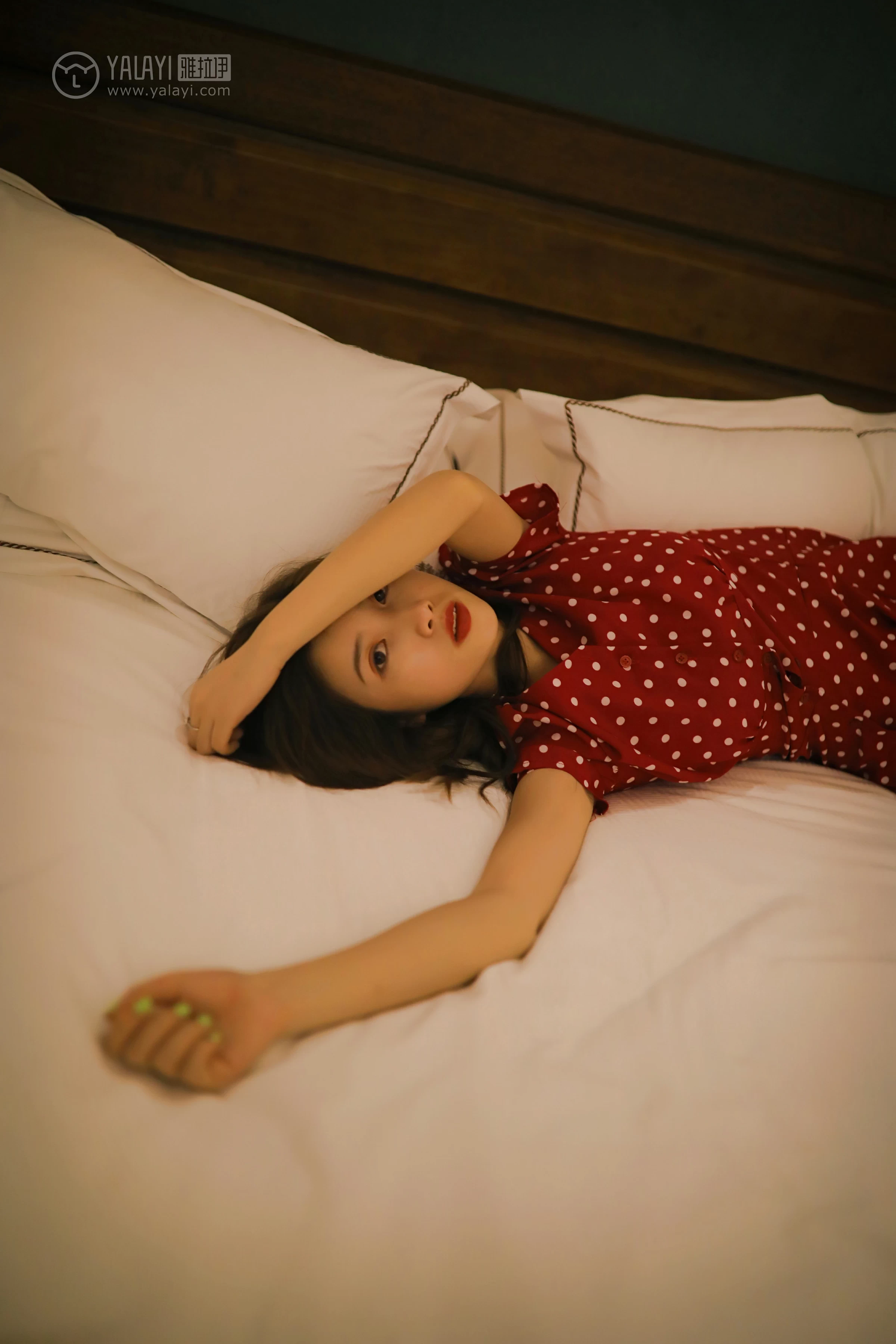 [YALAYI雅拉伊]No.347 失眠夜 圈圈 红色亮点连衣裙居家私房写真集第8张
