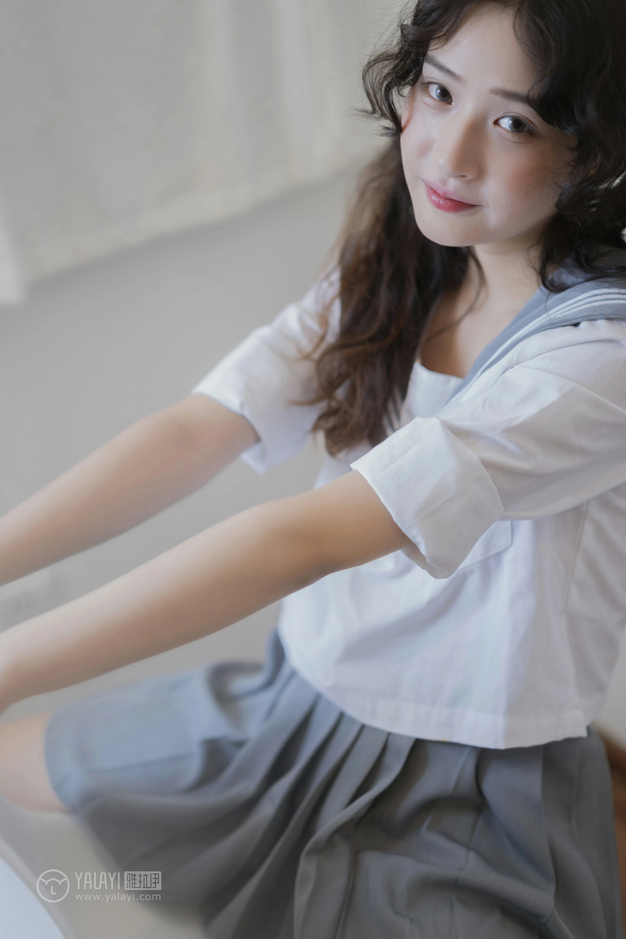 [YALAYI雅拉伊]No.349 清纯学生妹 西子 高中女生制服与短裙性感私房写真集第23张