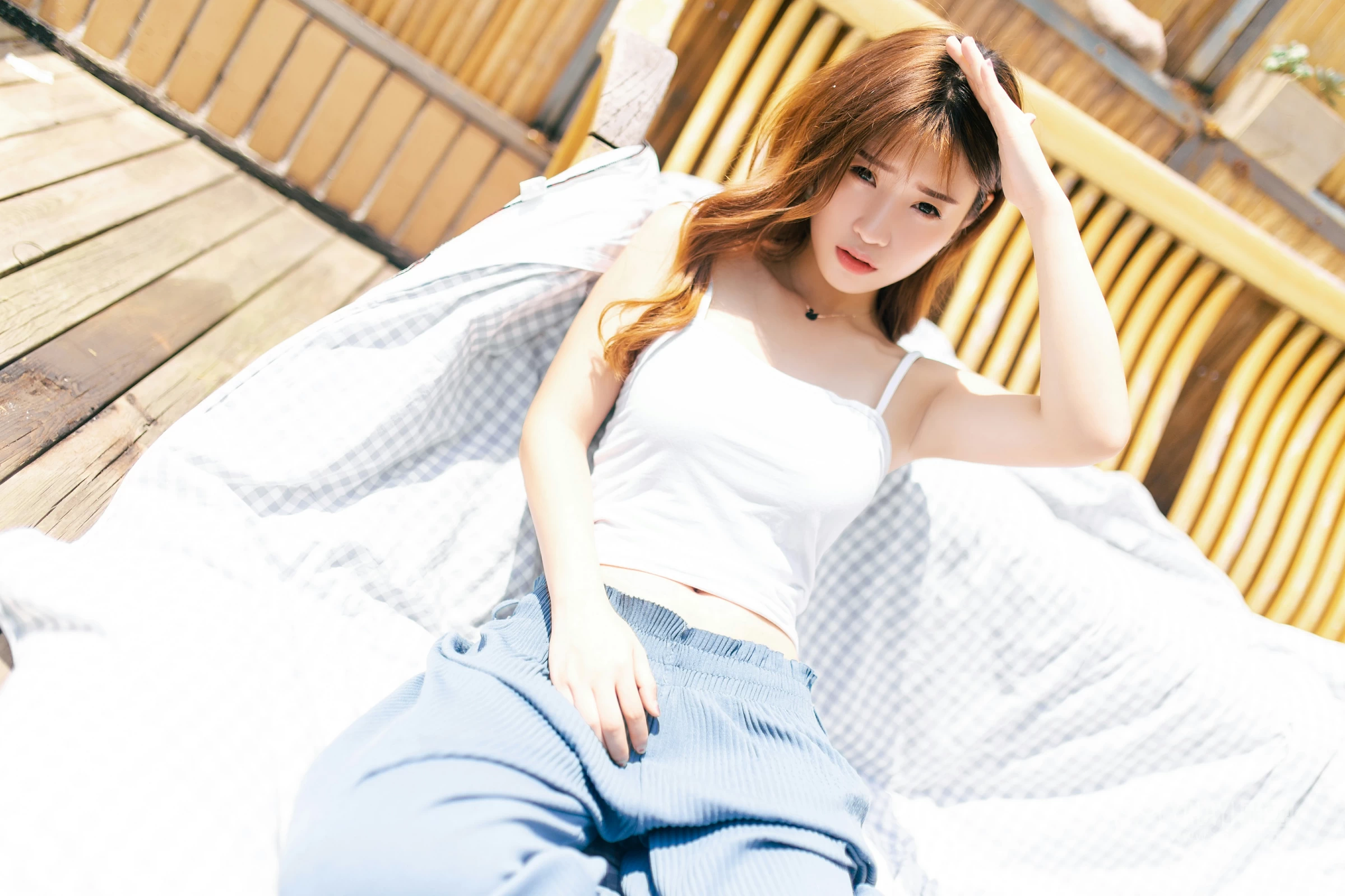 [YALAYI雅拉伊]No.354 向往的生活 朵朵 白色性感小背心与透视镂空连衣裙私房写真集第8张