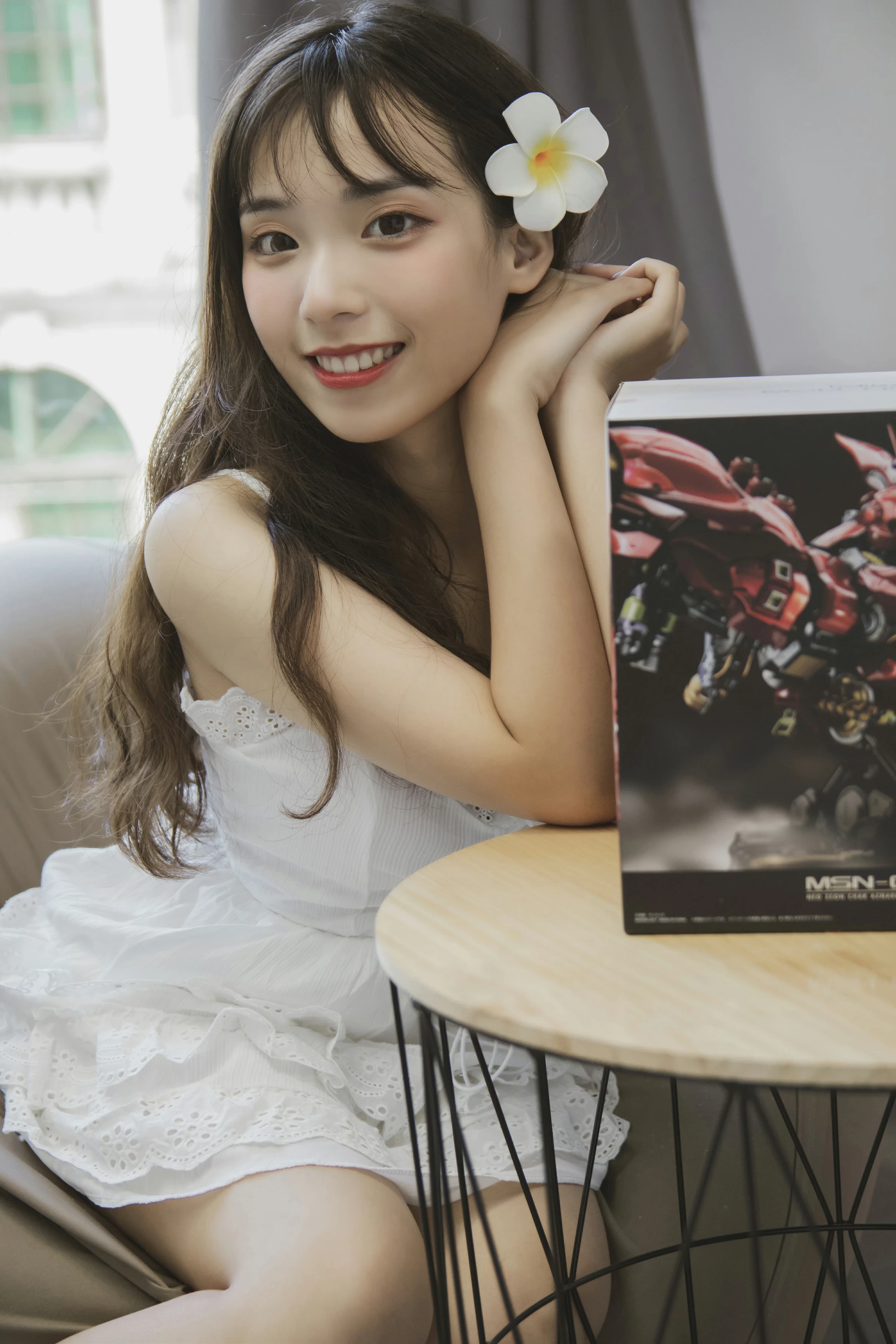 [YALAYI雅拉伊]No.357 我的高达女友 阿橙 白色吊带蕾丝连衣裙清纯可爱私房写真集第5张