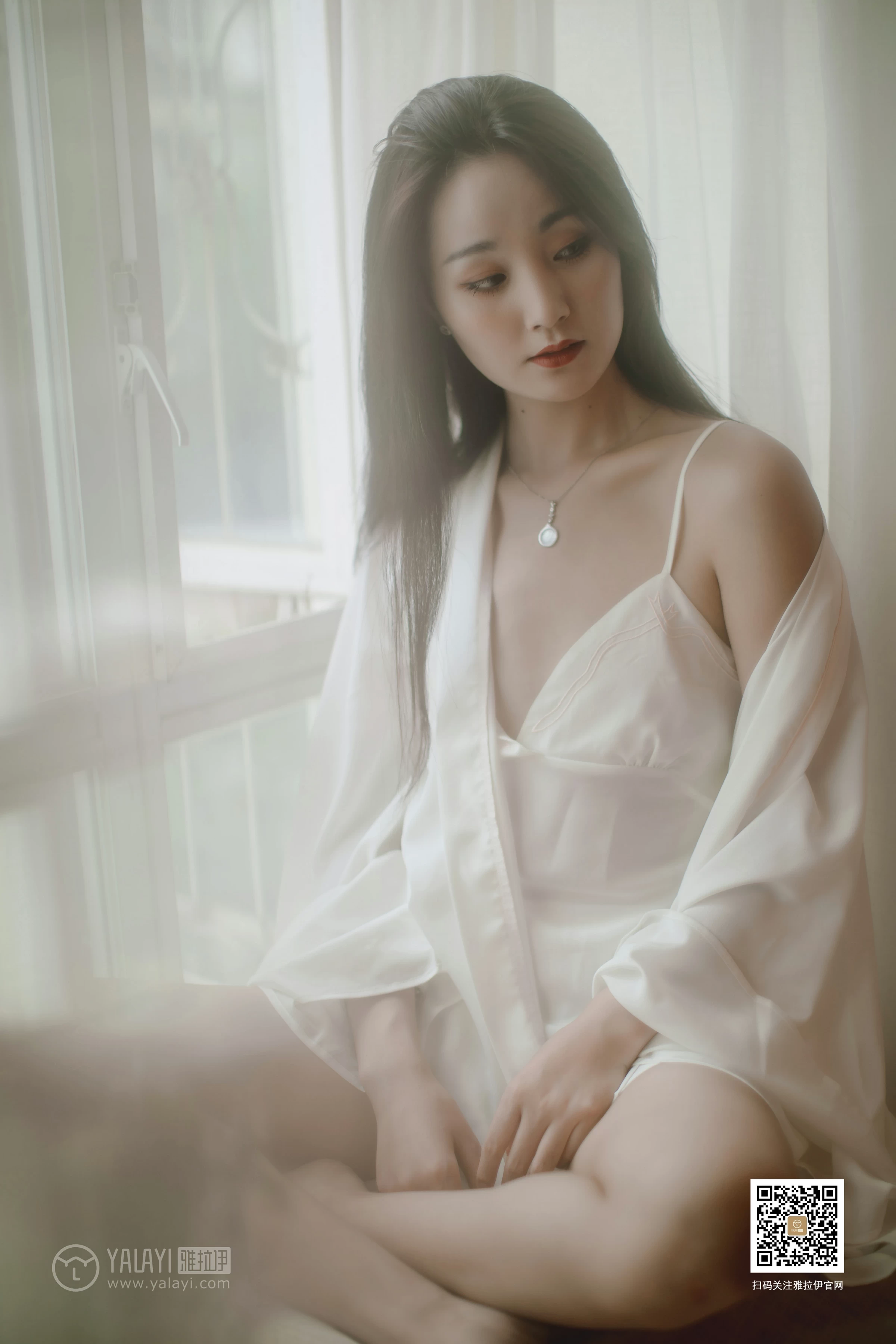 [YALAYI雅拉伊]No.361 Elegant 项兴咏 白色睡衣加白色吊带内衣性感私房写真集第15张