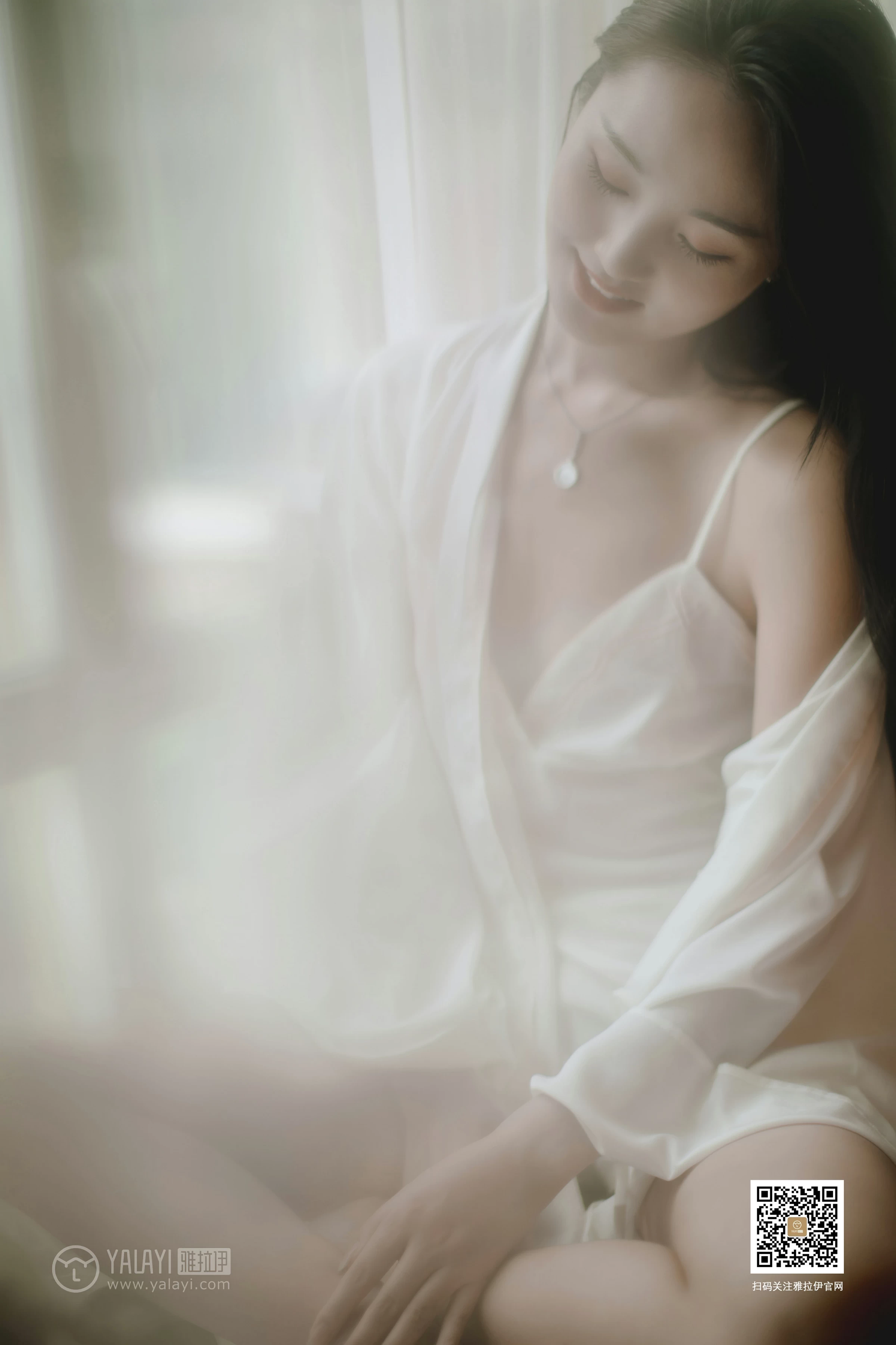 [YALAYI雅拉伊]No.361 Elegant 项兴咏 白色睡衣加白色吊带内衣性感私房写真集第15张