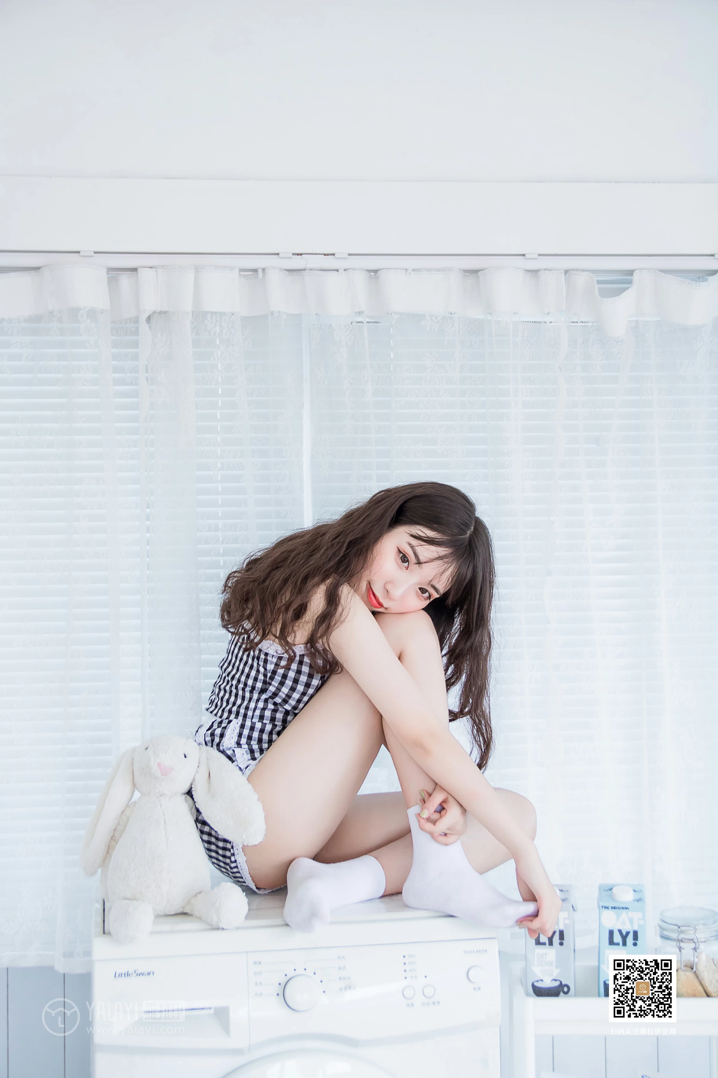 [YALAYI雅拉伊]No.369 一双白袜子 阿橙 吊带小背心加短裤性感私房写真集第8张