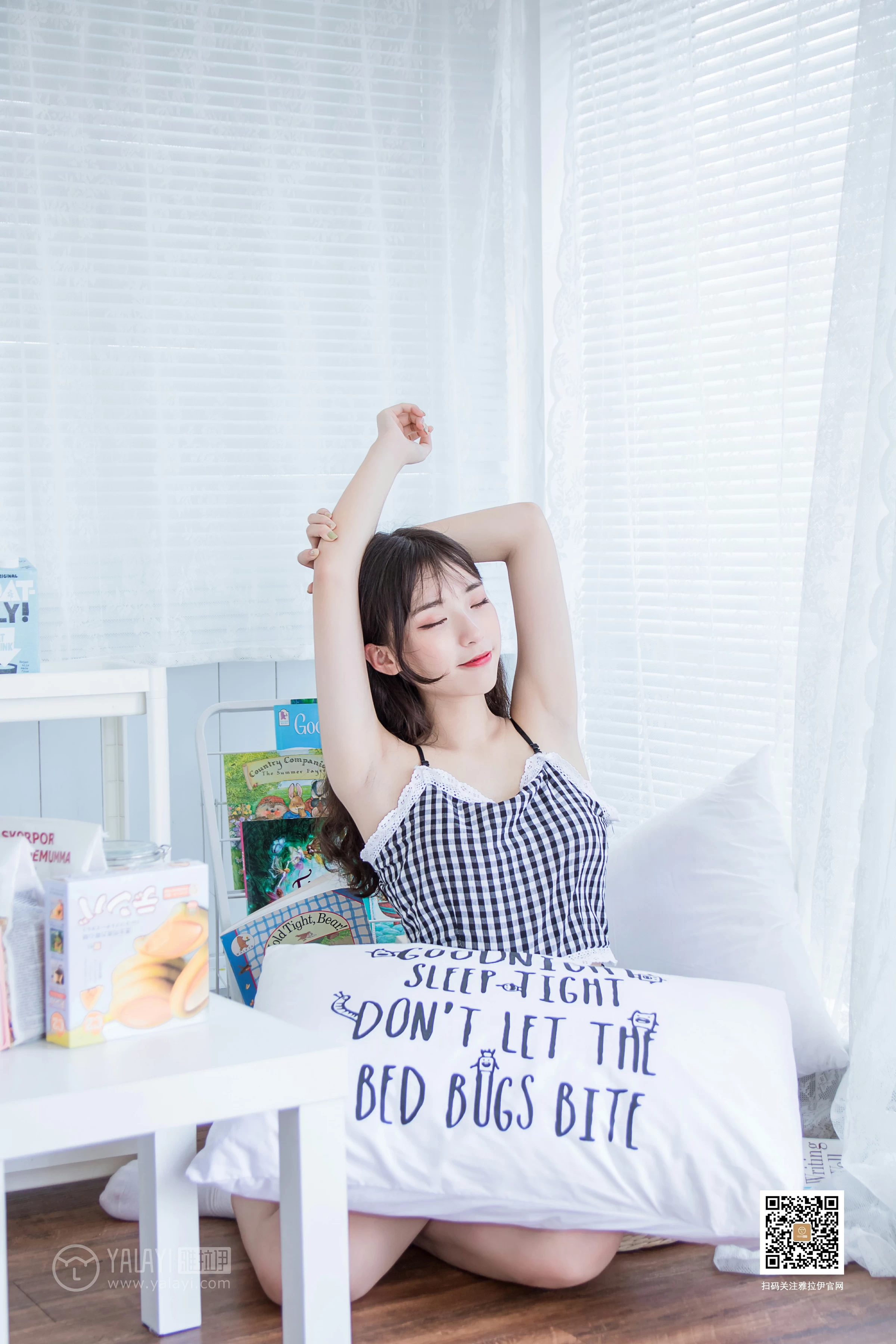 [YALAYI雅拉伊]No.369 一双白袜子 阿橙 吊带小背心加短裤性感私房写真集第11张