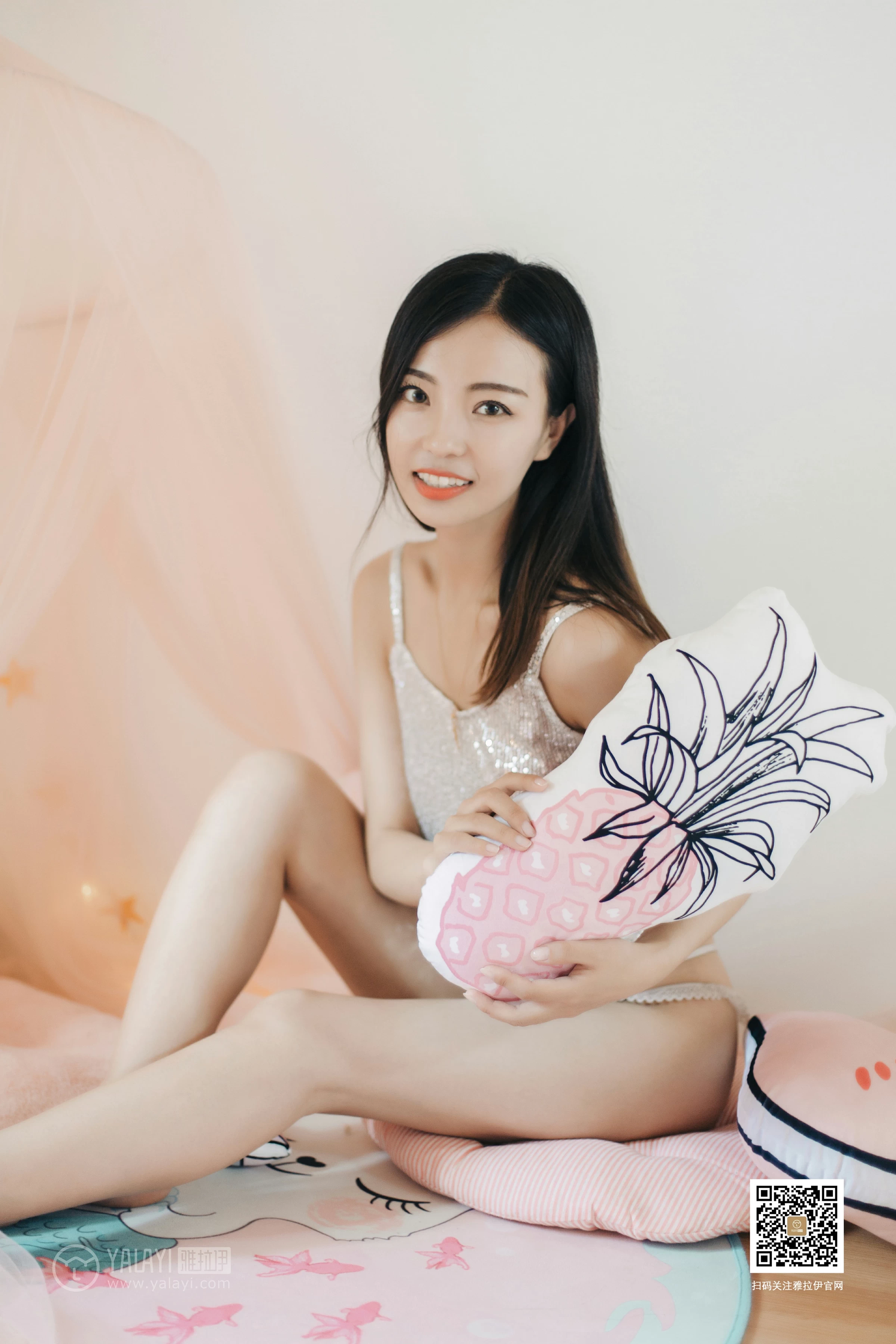 [YALAYI雅拉伊]No.374 心动的信号 高若童 银色性感小背心加白色情趣内裤私房写真集第5张