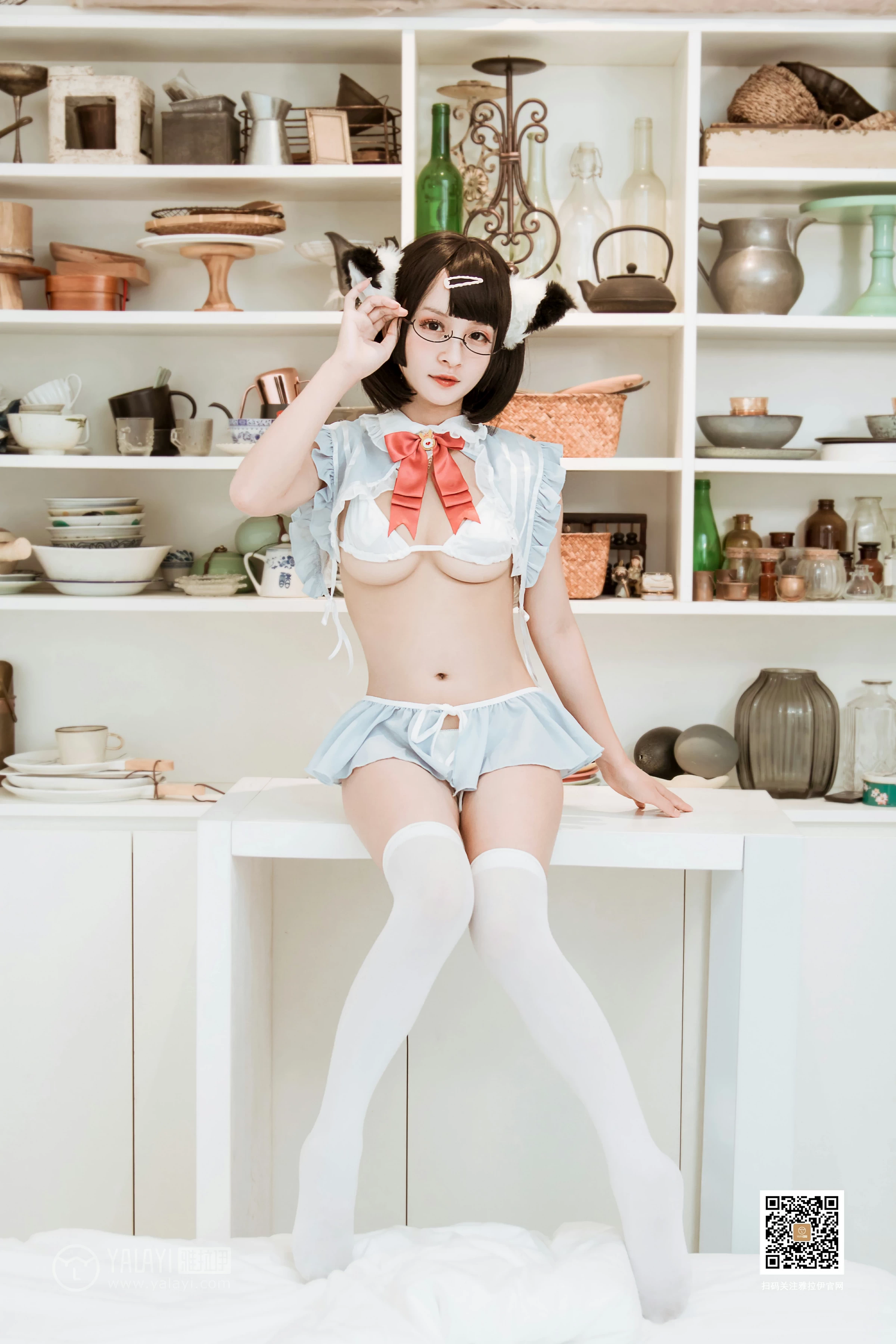 [YALAYI雅拉伊]No.384 爱丽丝 艾丽 情趣制服内衣加白色丝袜美腿性感私房写真集第4张