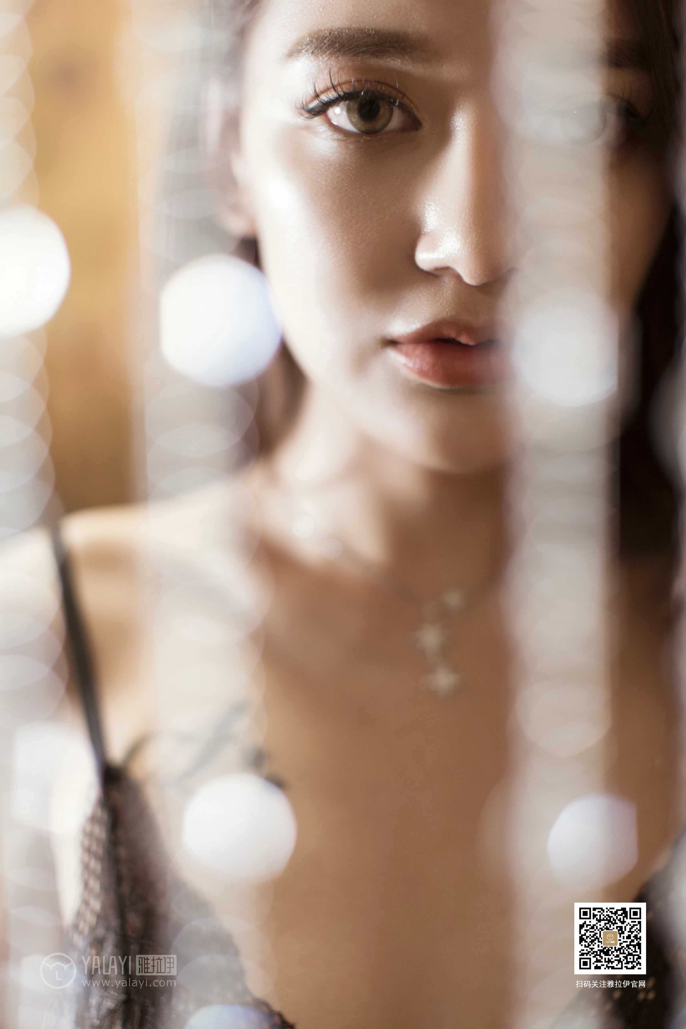 [YALAYI雅拉伊]No.386 新办公室职员 刘子炀 黑色连体蕾丝内衣加黑色丝袜美腿性感私房写真集第1张