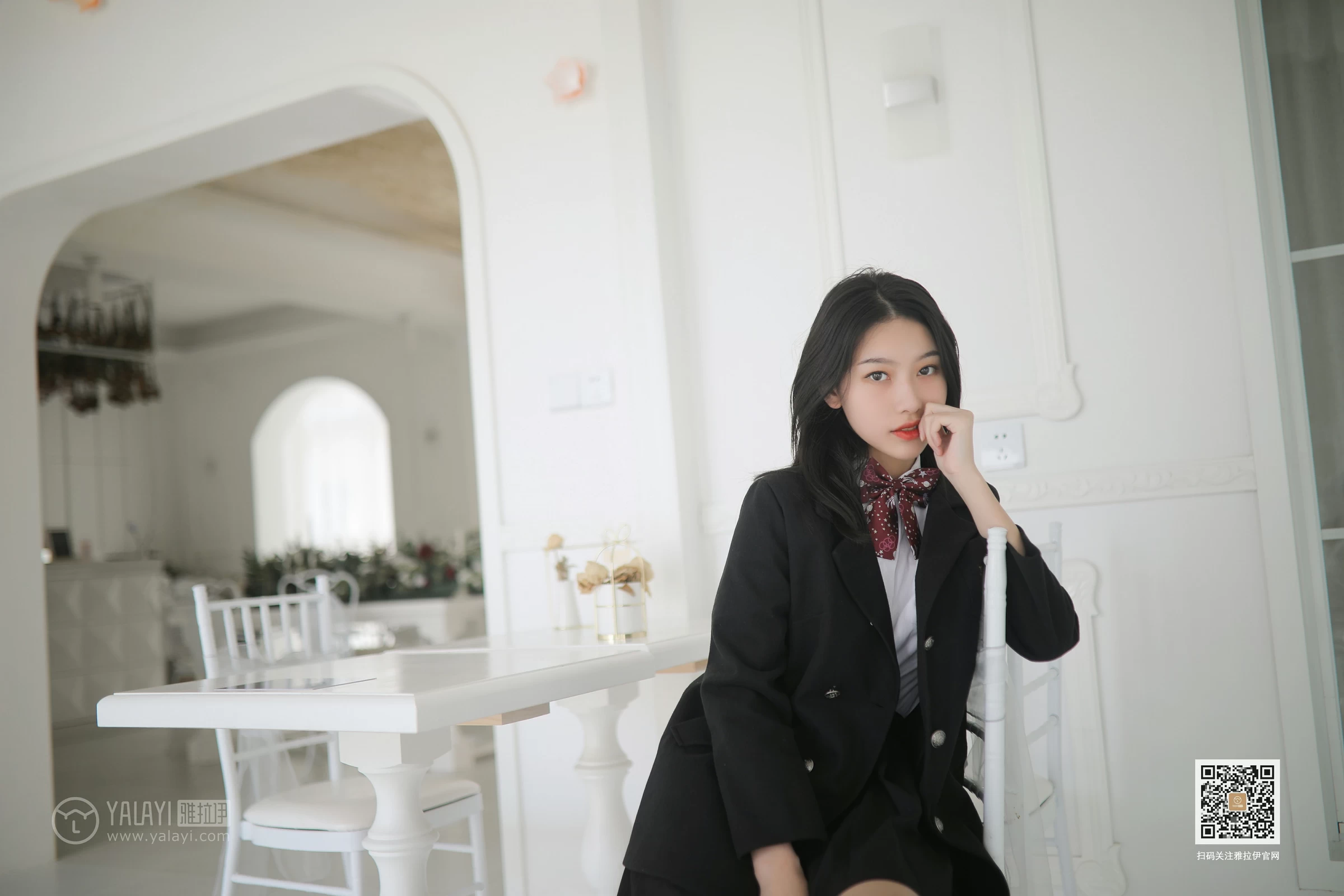 [YALAYI雅拉伊]No.387 毕业季 白璐 黑色高中女生制服与短裙加肉色丝袜美腿性感私房写真集第2张