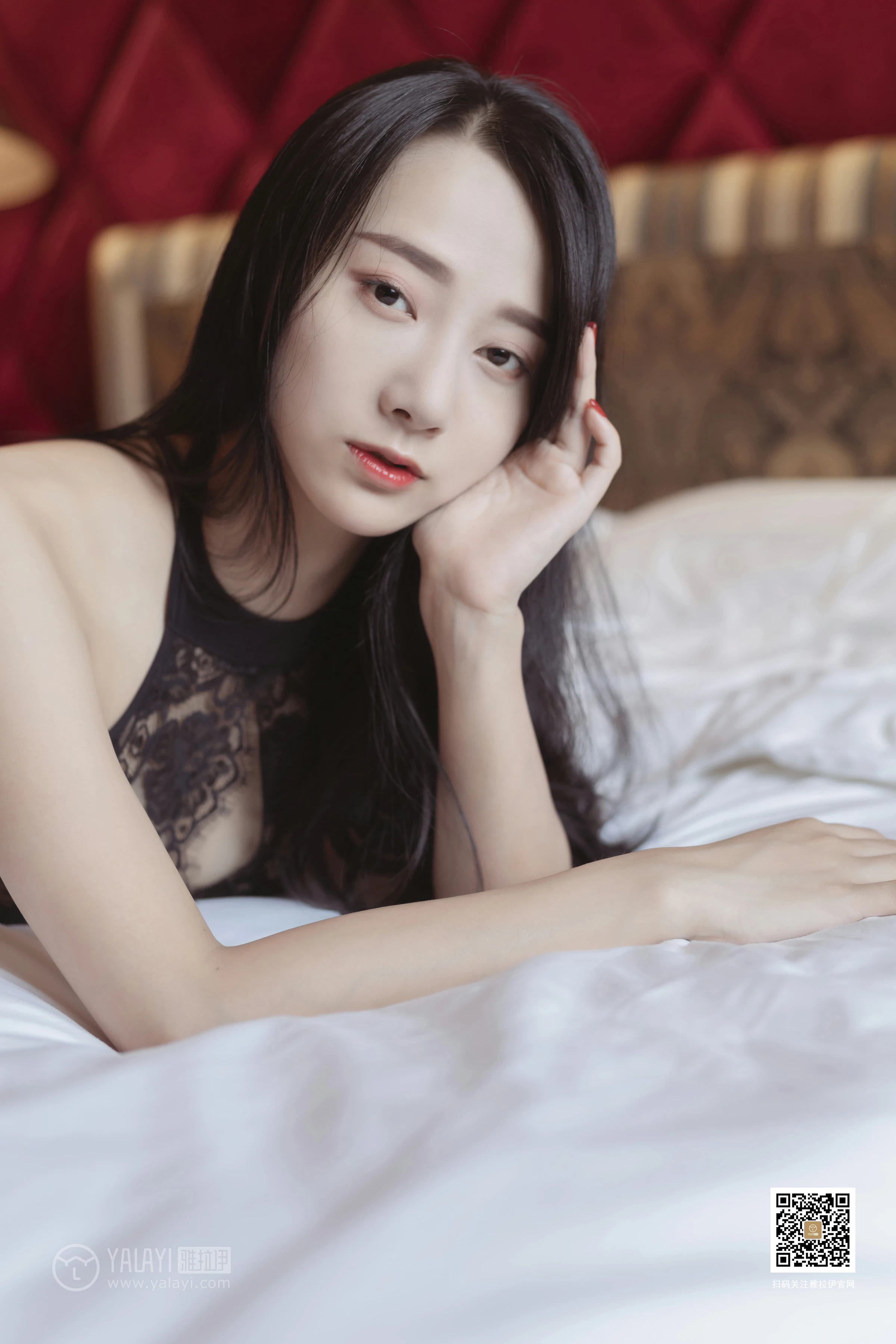 [YALAYI雅拉伊]No.389 睡美人 何嘉颖 黑色透视镂空情趣内衣性感私房写真集第17张