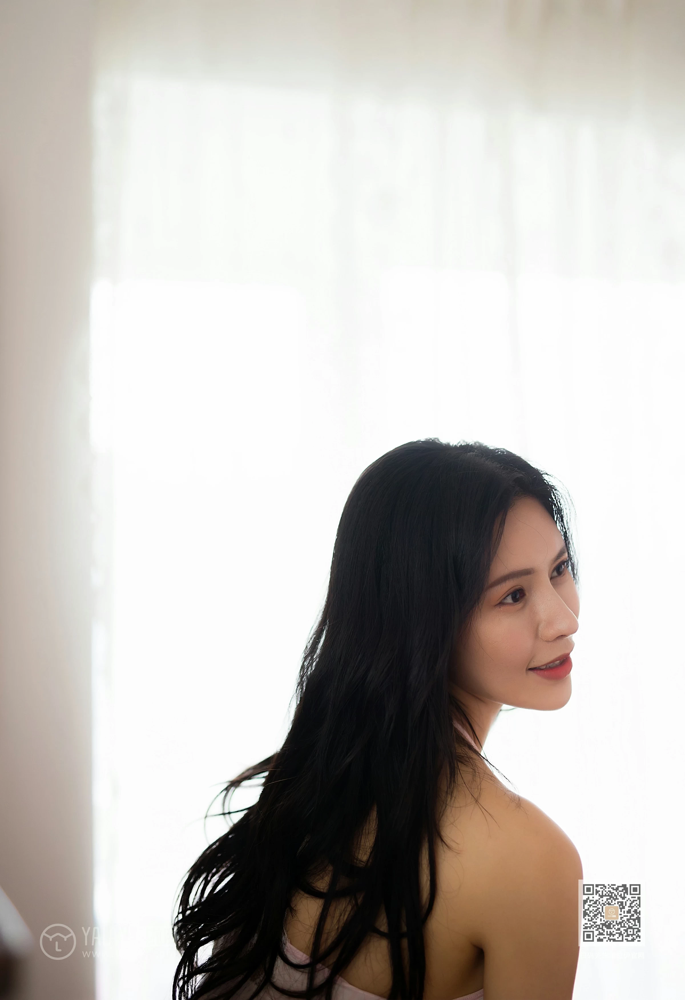 [YALAYI雅拉伊]No.400 想念你 瑶瑶 白色吊带蕾丝睡衣裙居家性感私房写真集第7张