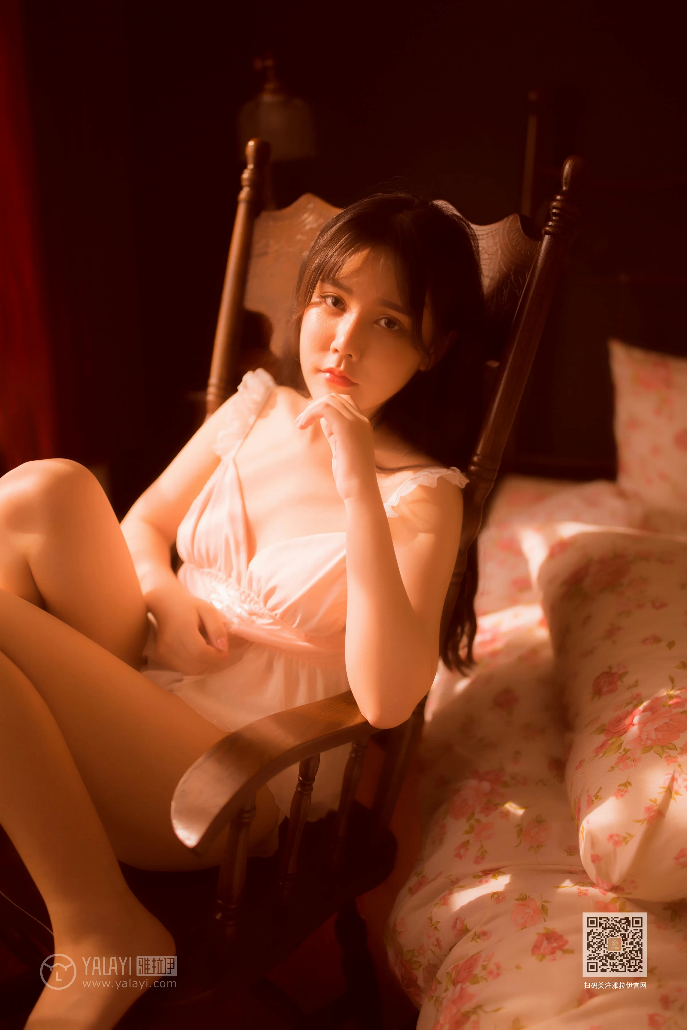 [YALAYI雅拉伊]Vol.406 香床美人儿 香儿 粉色情趣睡衣裙性感私房写真集第14张