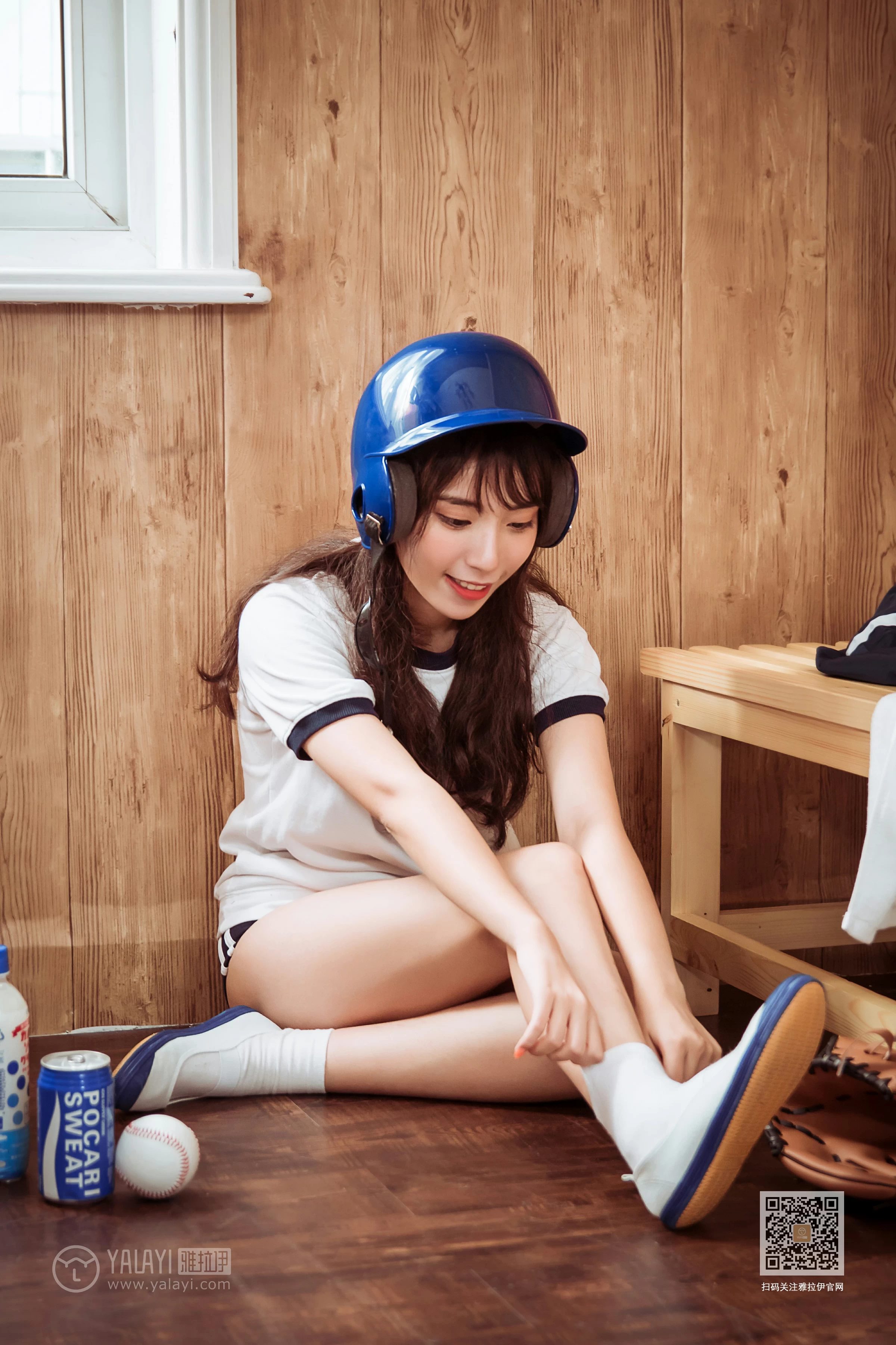 [YALAYI雅拉伊]Vol.407 美女棒球手 阿橙 白色短袖加蓝色短裤性感私房写真集第8张