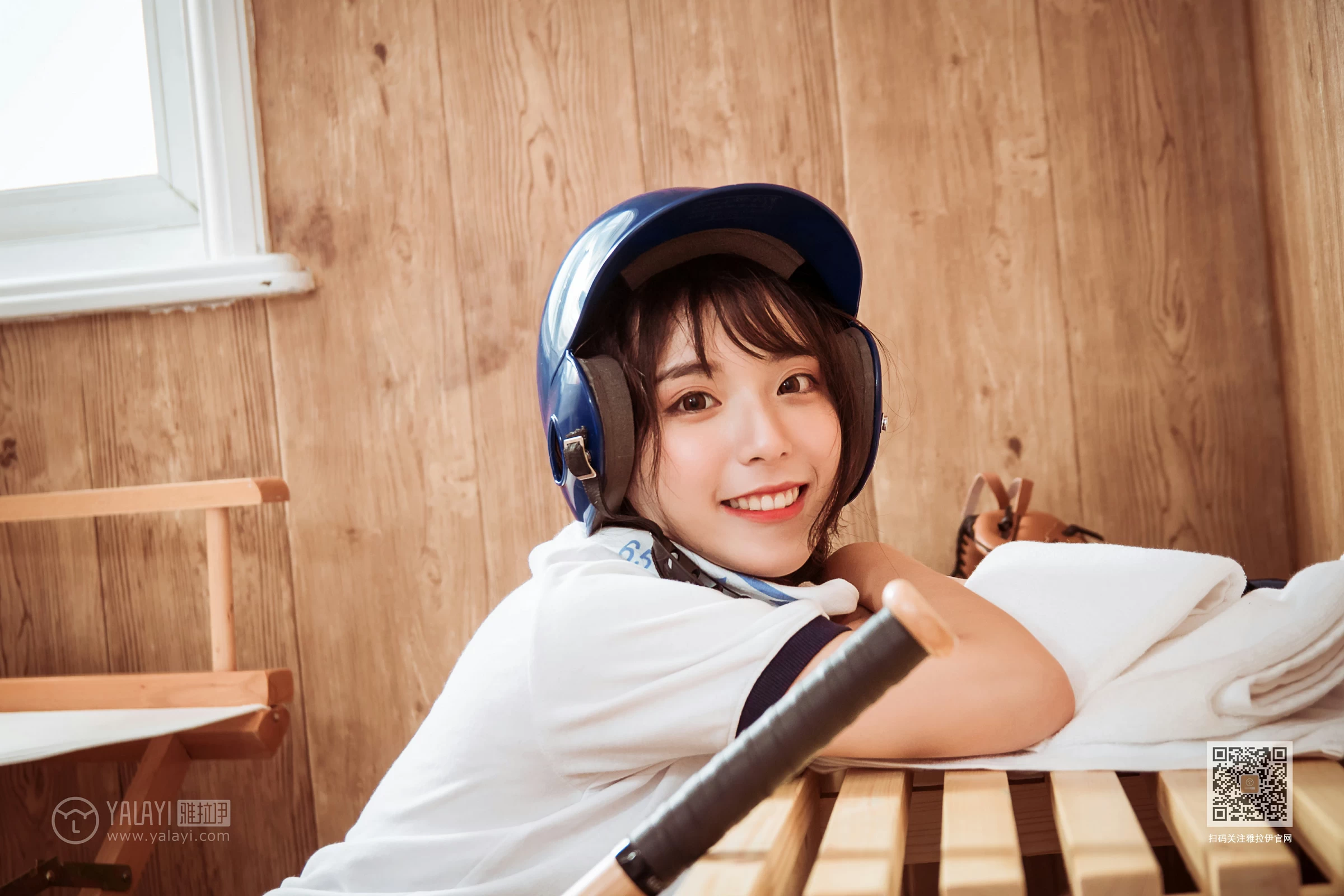 [YALAYI雅拉伊]Vol.407 美女棒球手 阿橙 白色短袖加蓝色短裤性感私房写真集第15张