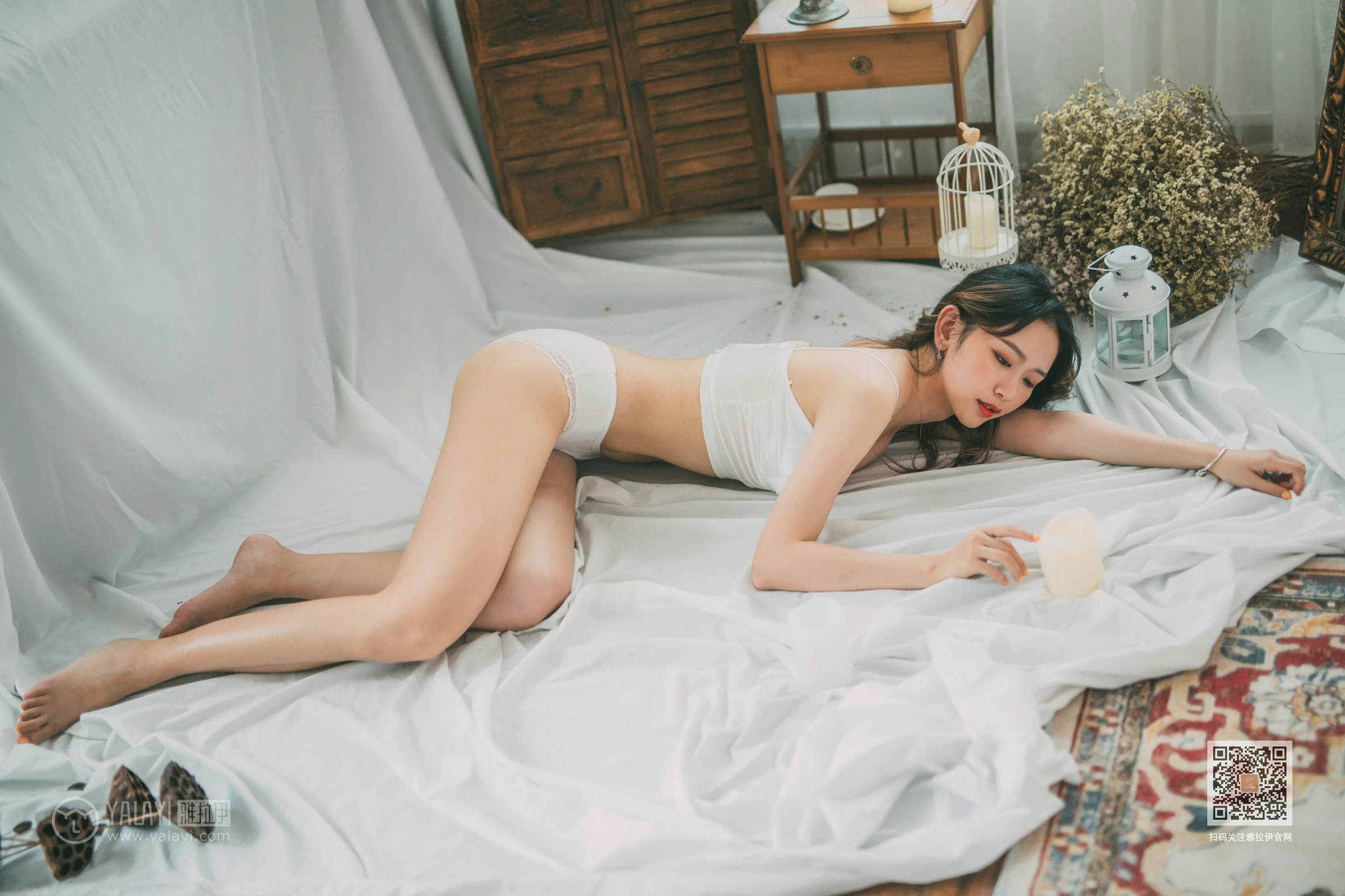 [YALAYI雅拉伊]Vol.408 写生模特 晓琳 白色透视睡衣加白色内衣性感私房写真集第11张