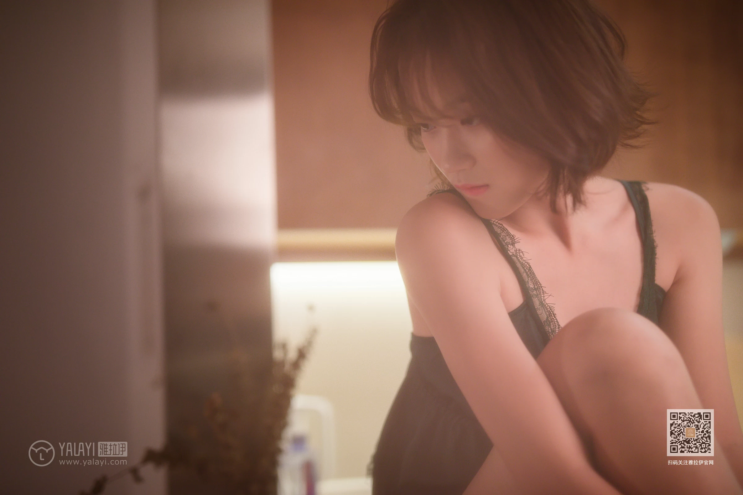 [YALAYI雅拉伊]Vol.412 特技小厨娘 良子 吊带睡衣加蕾丝短裤性感私房写真集第8张