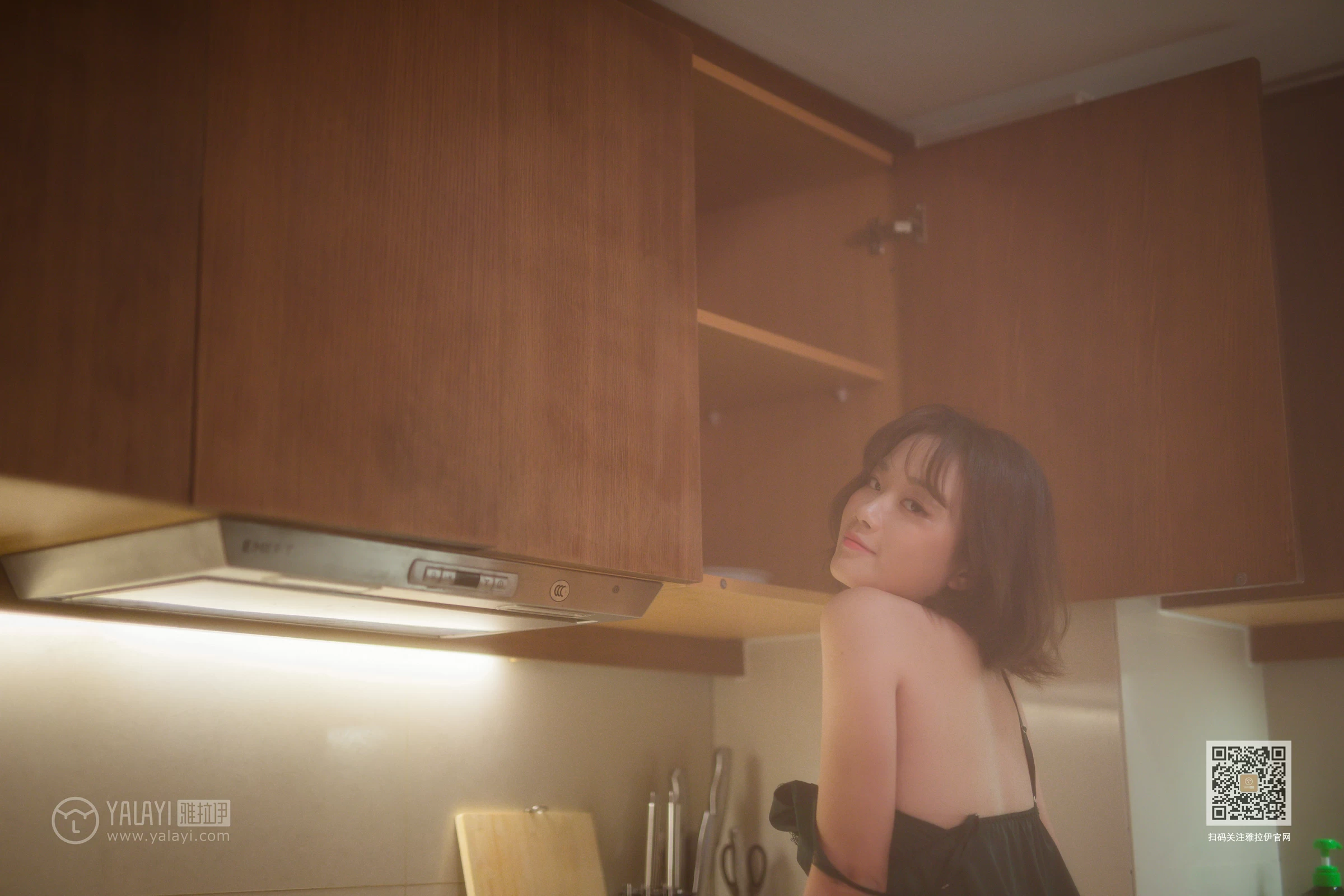 [YALAYI雅拉伊]Vol.412 特技小厨娘 良子 吊带睡衣加蕾丝短裤性感私房写真集第13张