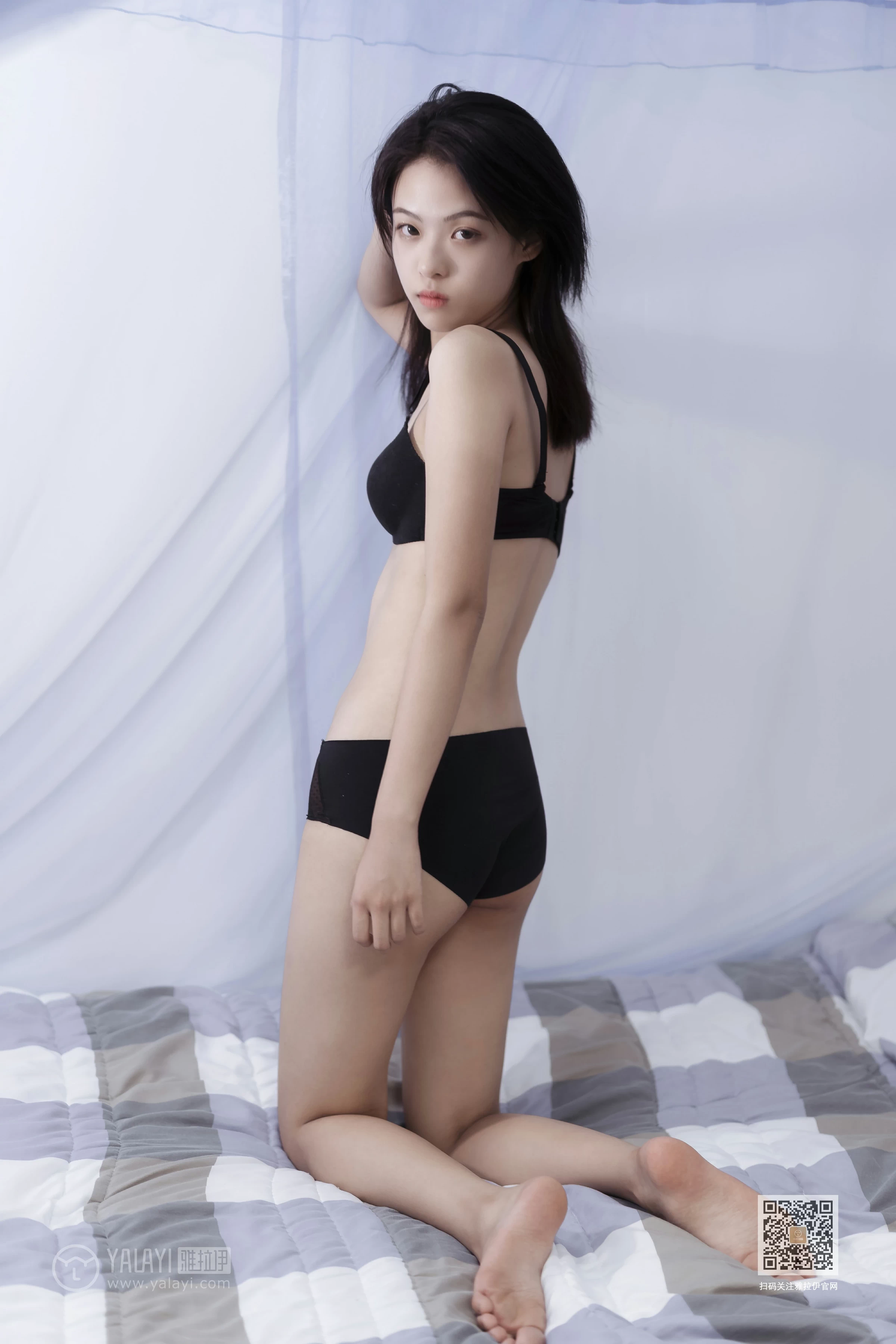 [YALAYI雅拉伊]Vol.413 共处的时光 含嫣 黑色内衣居家性感私房写真集第11张