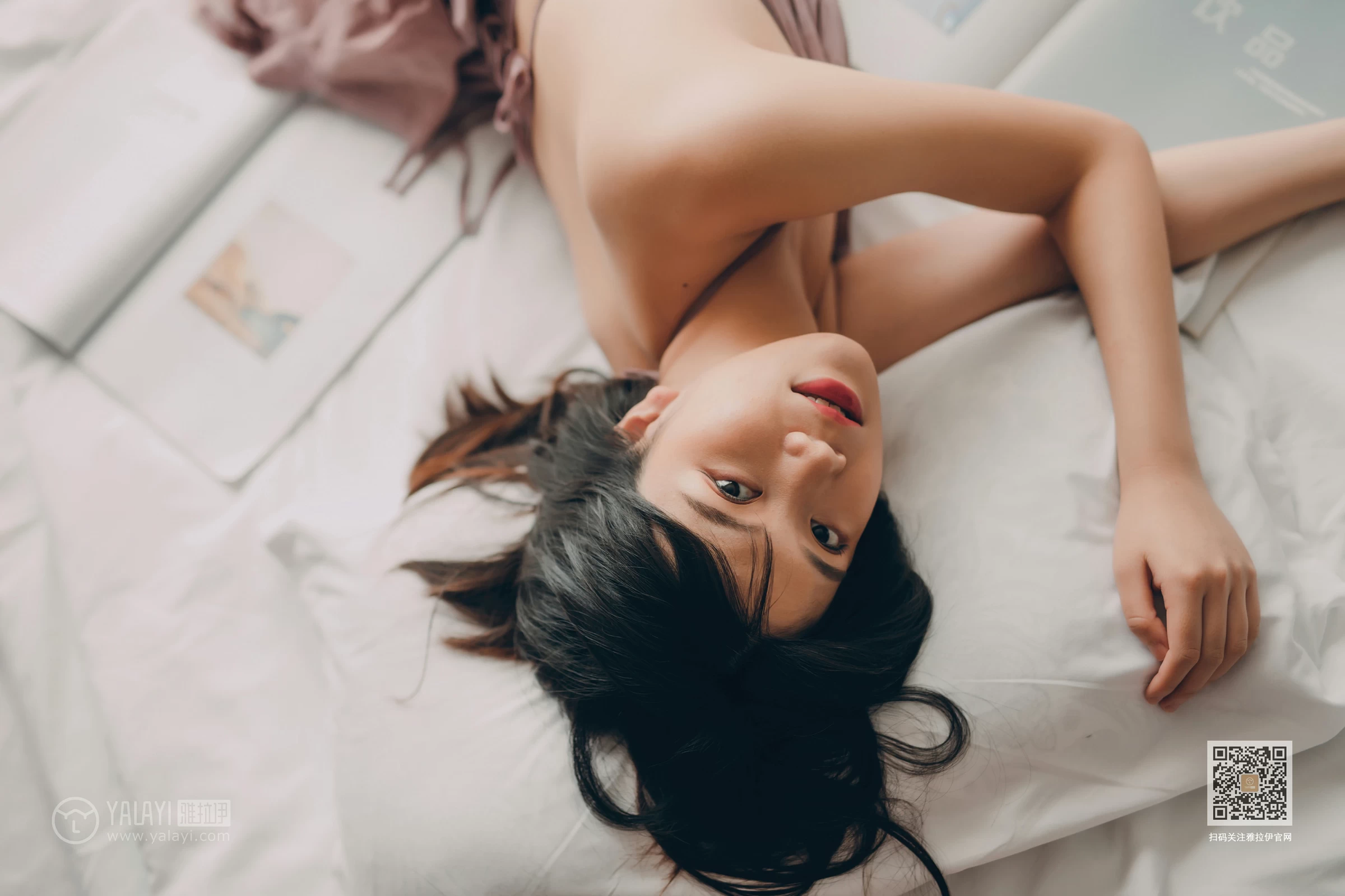 [YALAYI雅拉伊]Vol.414 缠绵 倪倪 棕色吊带睡衣裙居家性感私房写真集第6张
