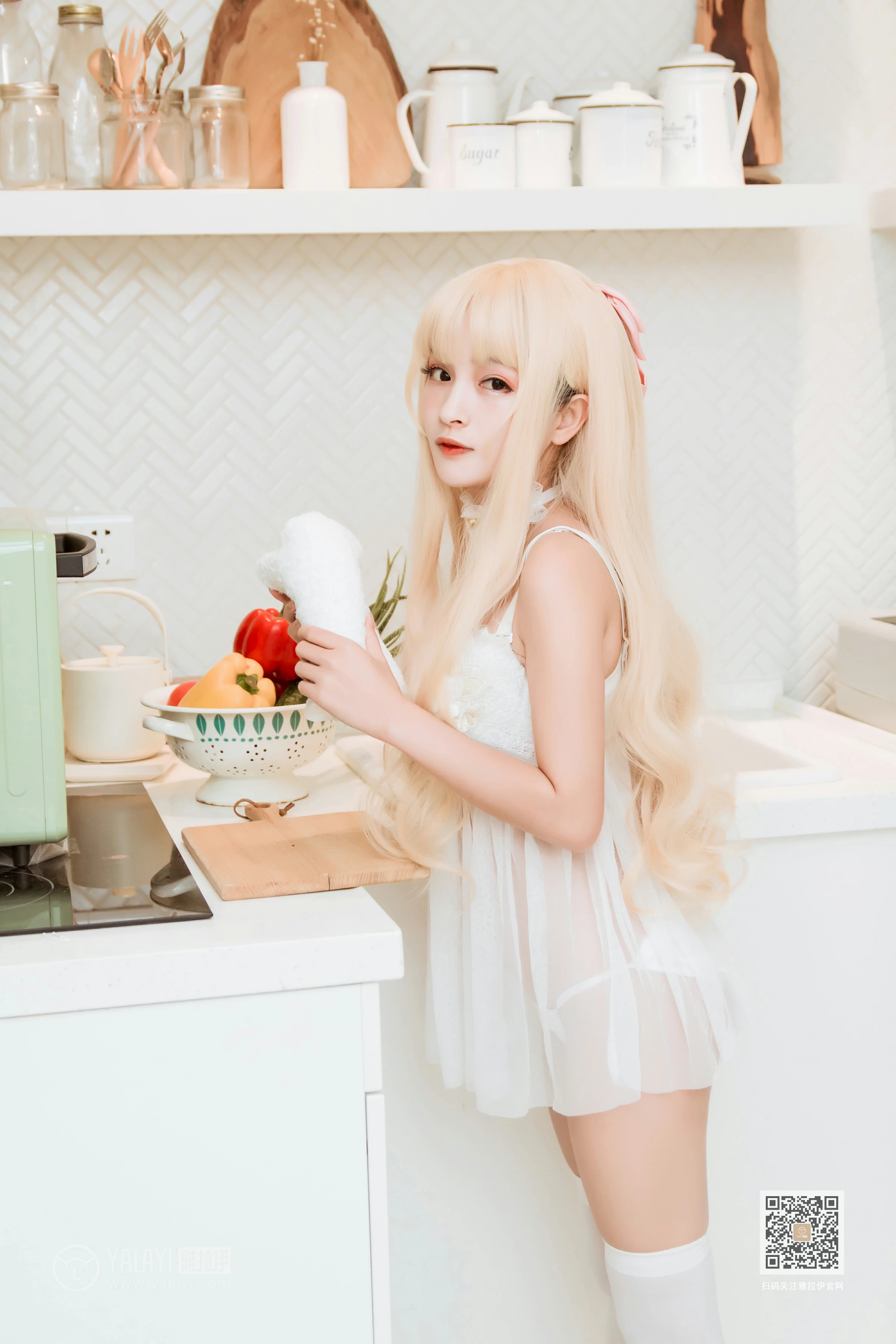 [YALAYI雅拉伊]Vol.425 异世界少女 艾丽 白色透视内衣裙加白色丝袜美腿性感私房写真集第1张