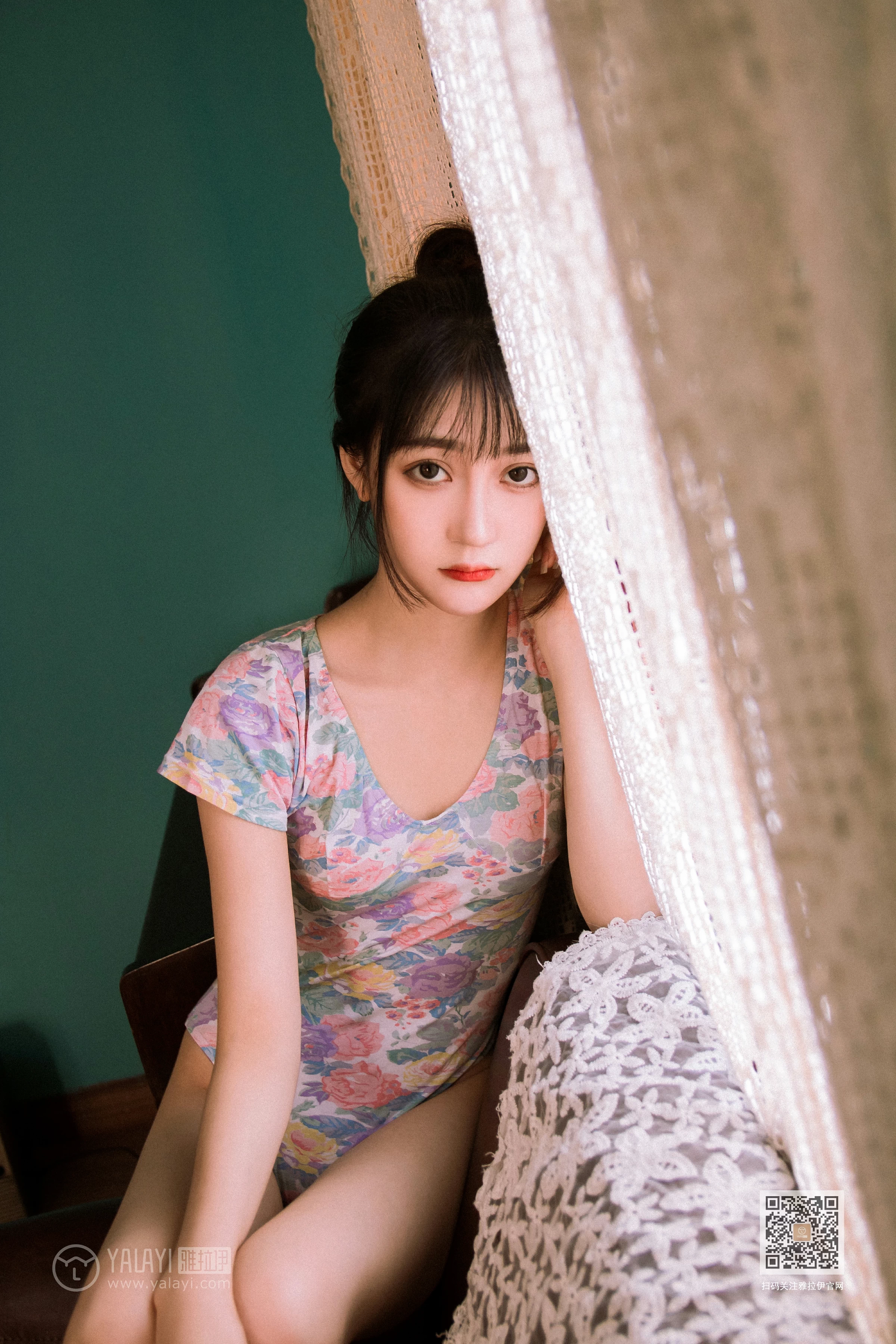 [YALAYI雅拉伊]Vol.433 复古情怀 卉卉 碎花连体衣居家性感私房写真集第13张