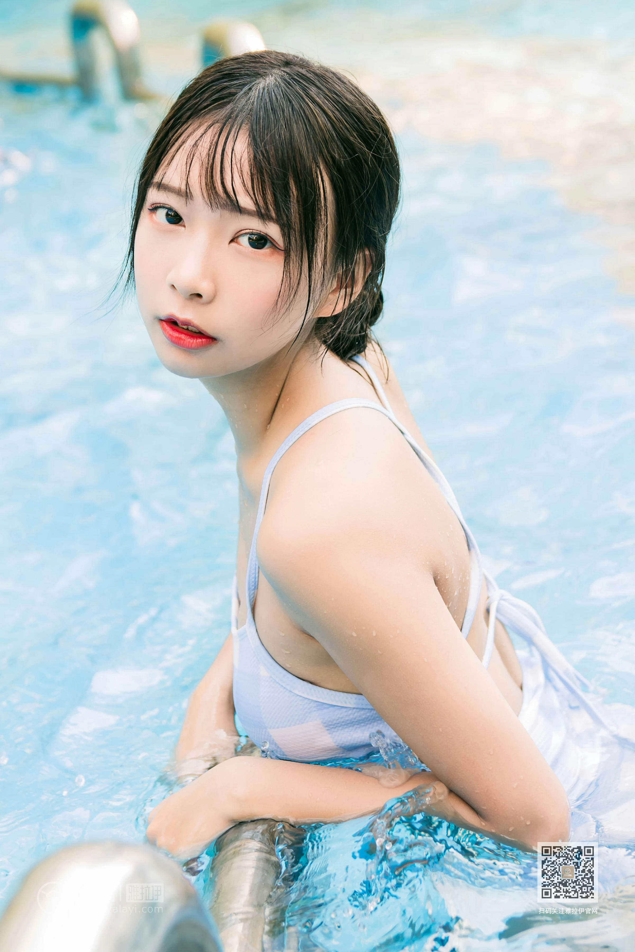 [YALAYI雅拉伊]Vol.437 夏日回憶 阿禾 蓝色连体比基尼泳装性感私房写真集第14张
