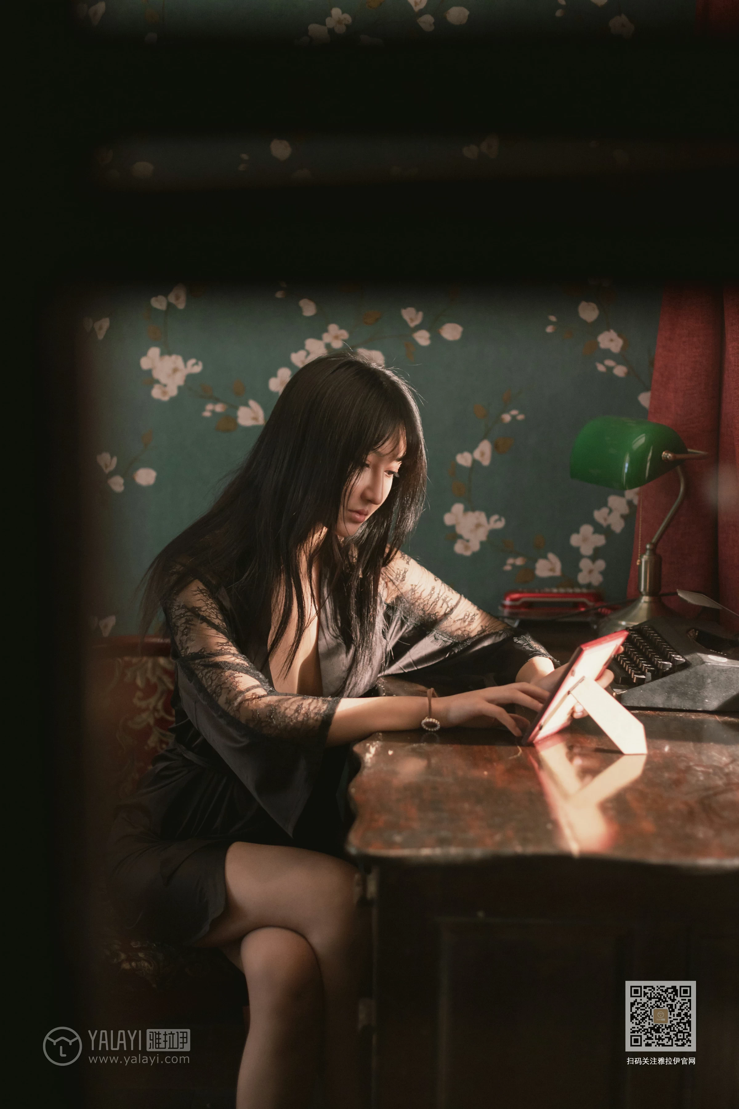 [YALAYI雅拉伊]Vol.494 帘卷美人绰态 韩熙 黑色透视睡衣性感私房写真集第16张