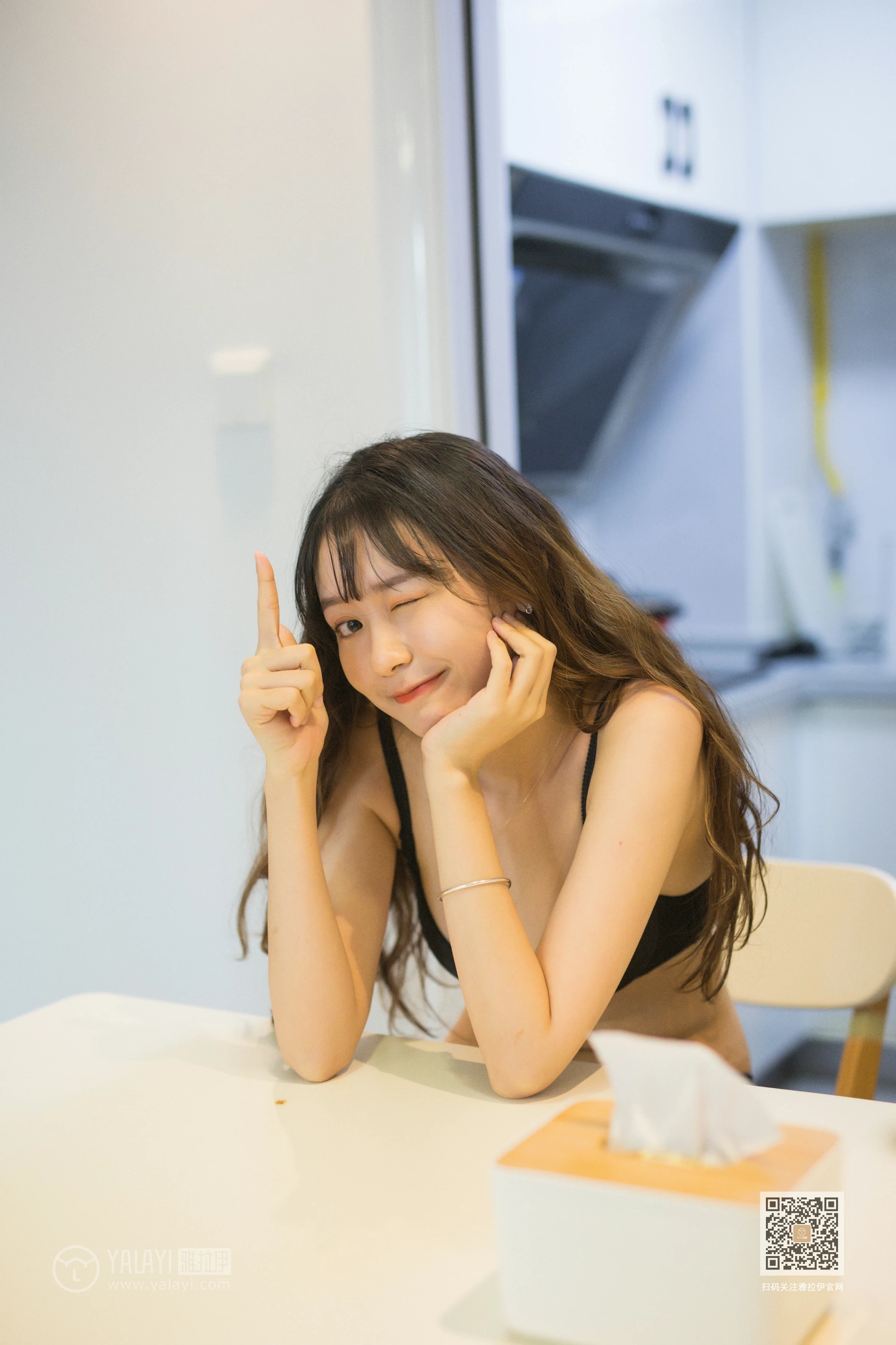 [YALAYI雅拉伊]Vol.506 需要人陪 晓琳 黑色性感内衣居家私房写真集第11张