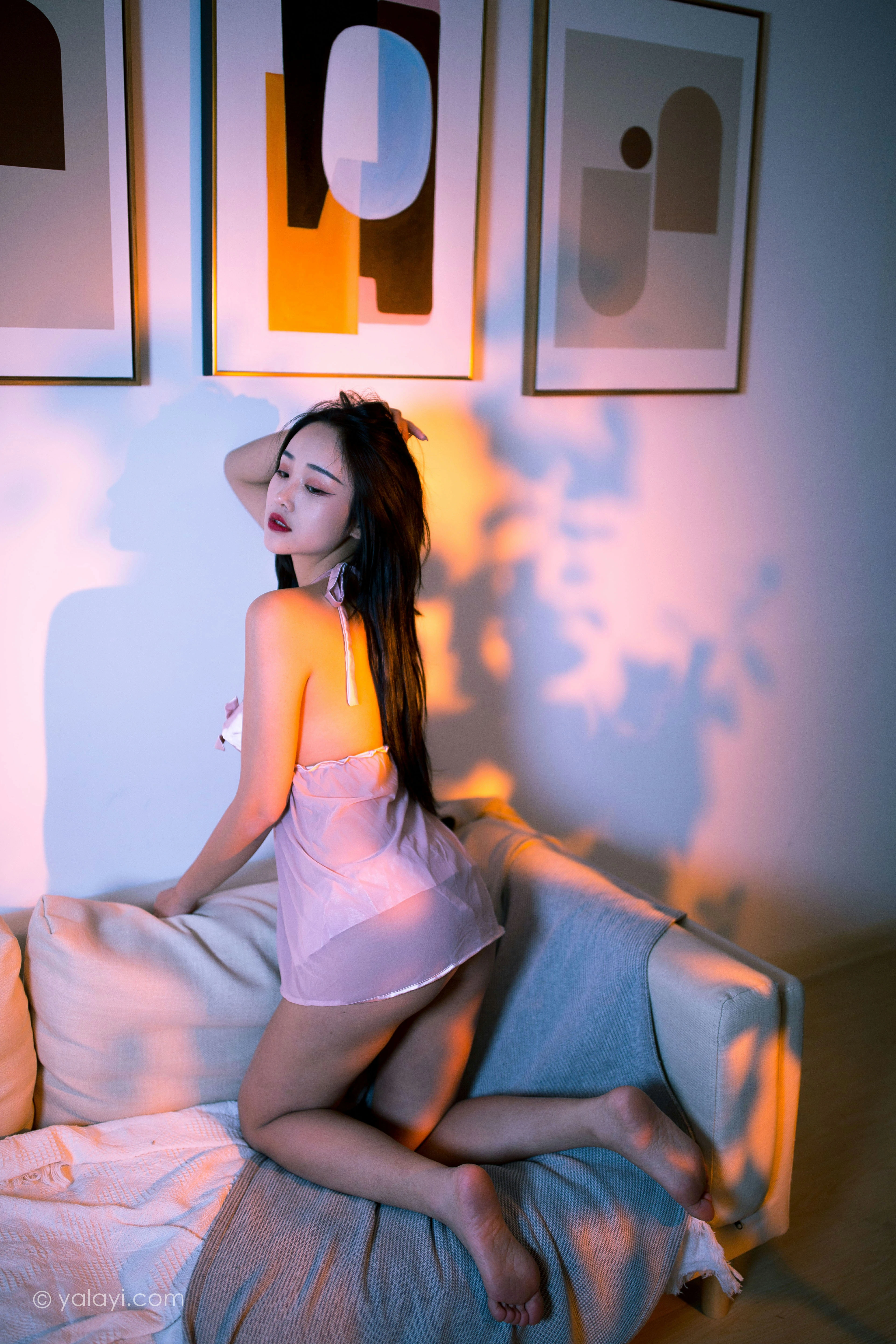 [YALAYI雅拉伊]NO.802 魂萦梦牵 优优 粉色透视情趣睡衣加黑色蕾丝内衣性感私房写真集第2张