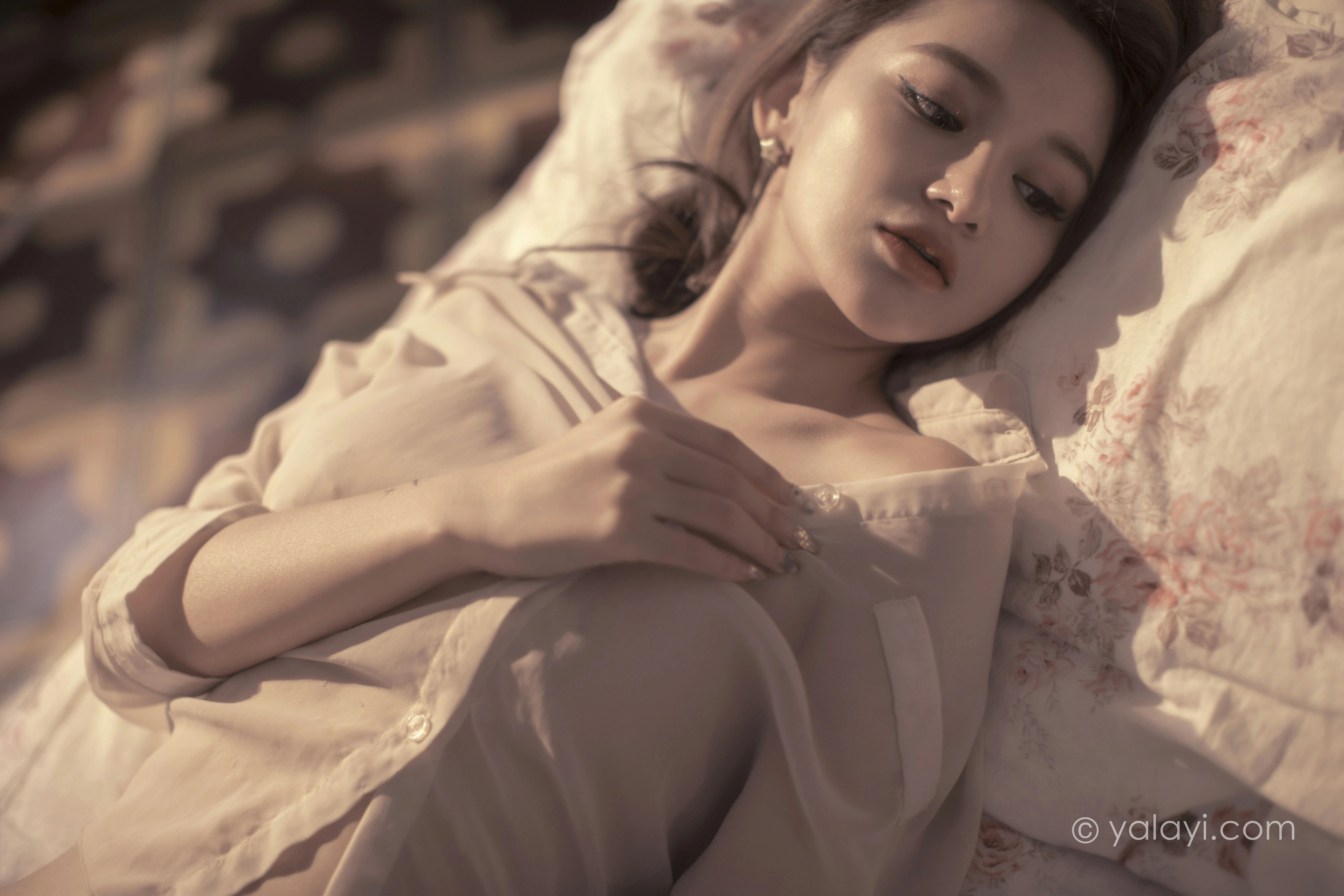 [YALAYI雅拉伊]NO.803 若有思 梓杨 白色透视衬衫居家性感私房写真集第5张