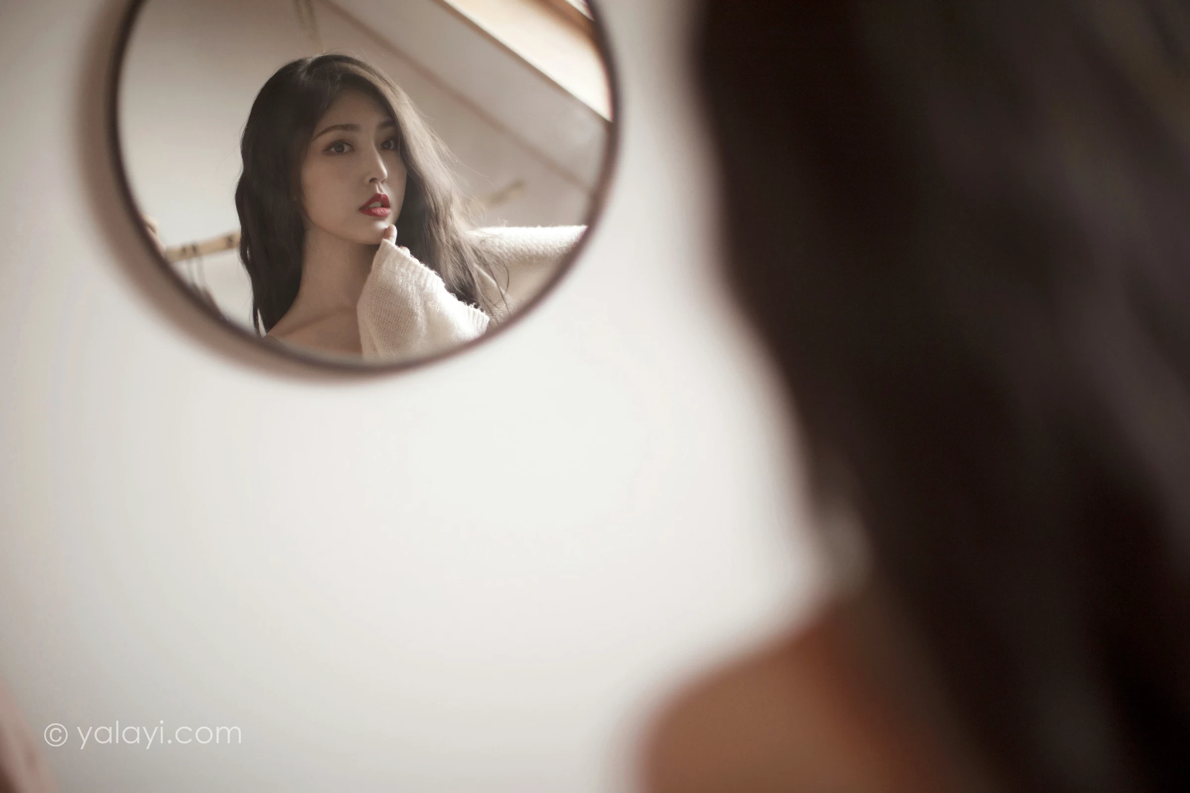 [YALAYI雅拉伊]NO.670 《心动》 苍儿 白色睡袍加橙色内衣性感私房写真集第8张