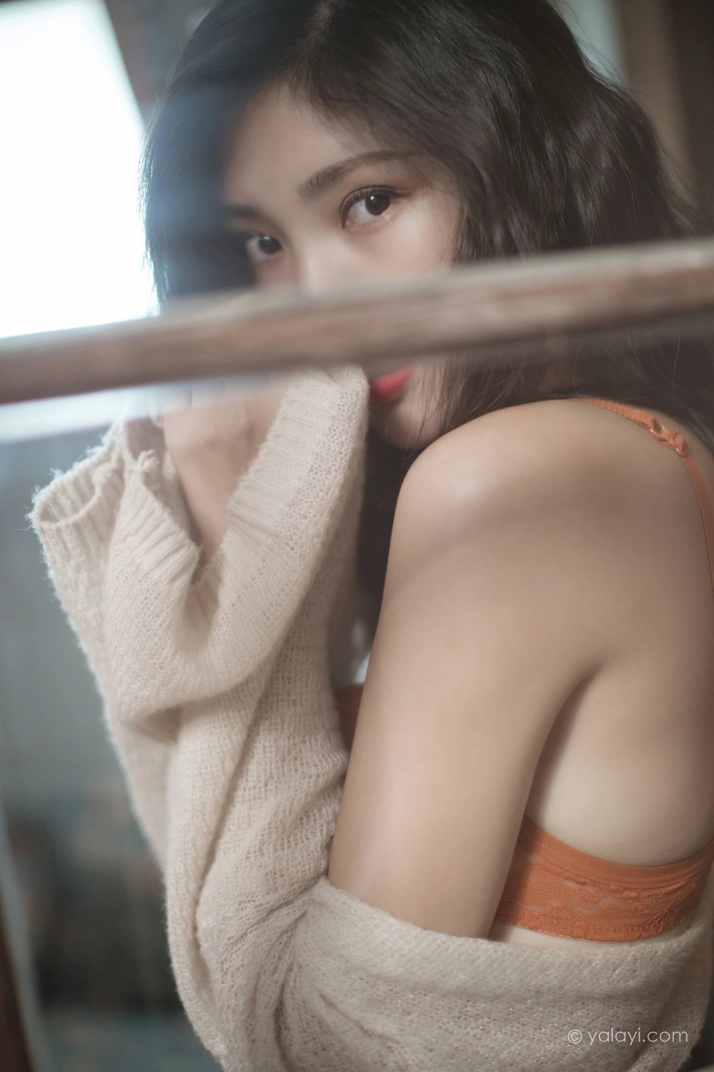 [YALAYI雅拉伊]NO.670 《心动》 苍儿 白色睡袍加橙色内衣性感私房写真集第7张