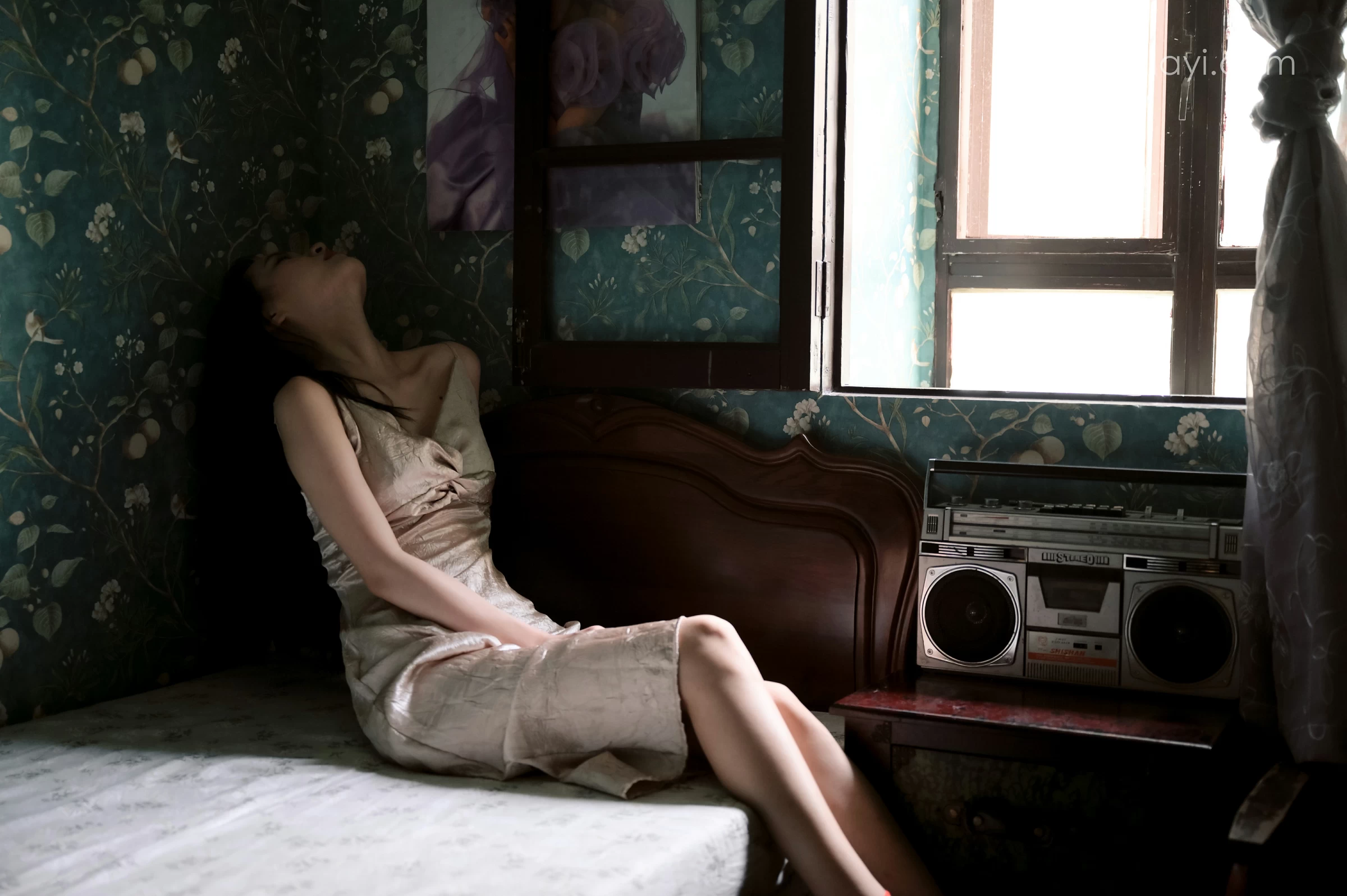 [YALAYI雅拉伊]NO.678 《绿窗》 方岚 黄色吊带连衣裙居家私房写真集第4张