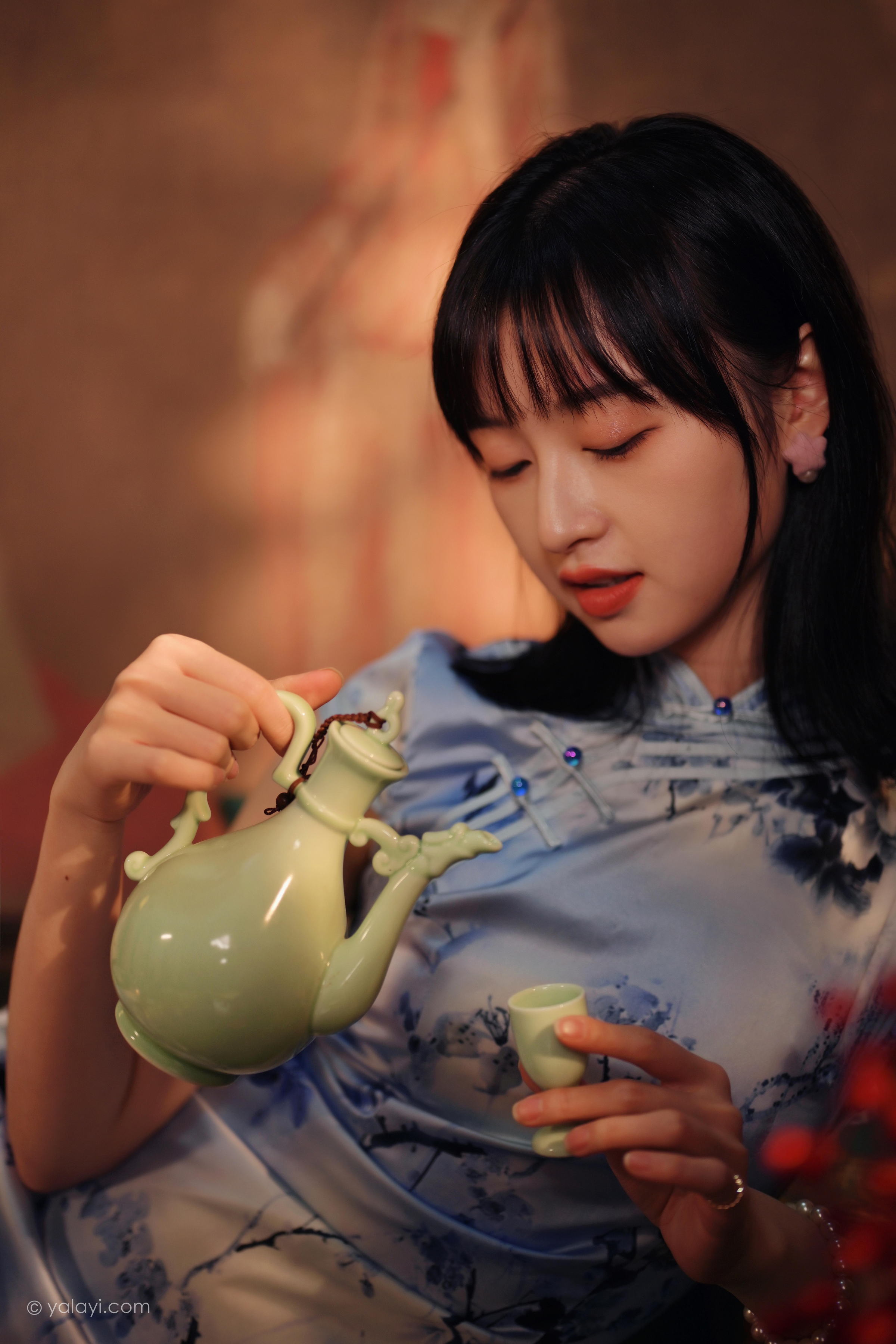 [YALAYI雅拉伊]2022.03.18 绝代芳华 京京 银色无袖旗袍民国风优雅写真集第11张