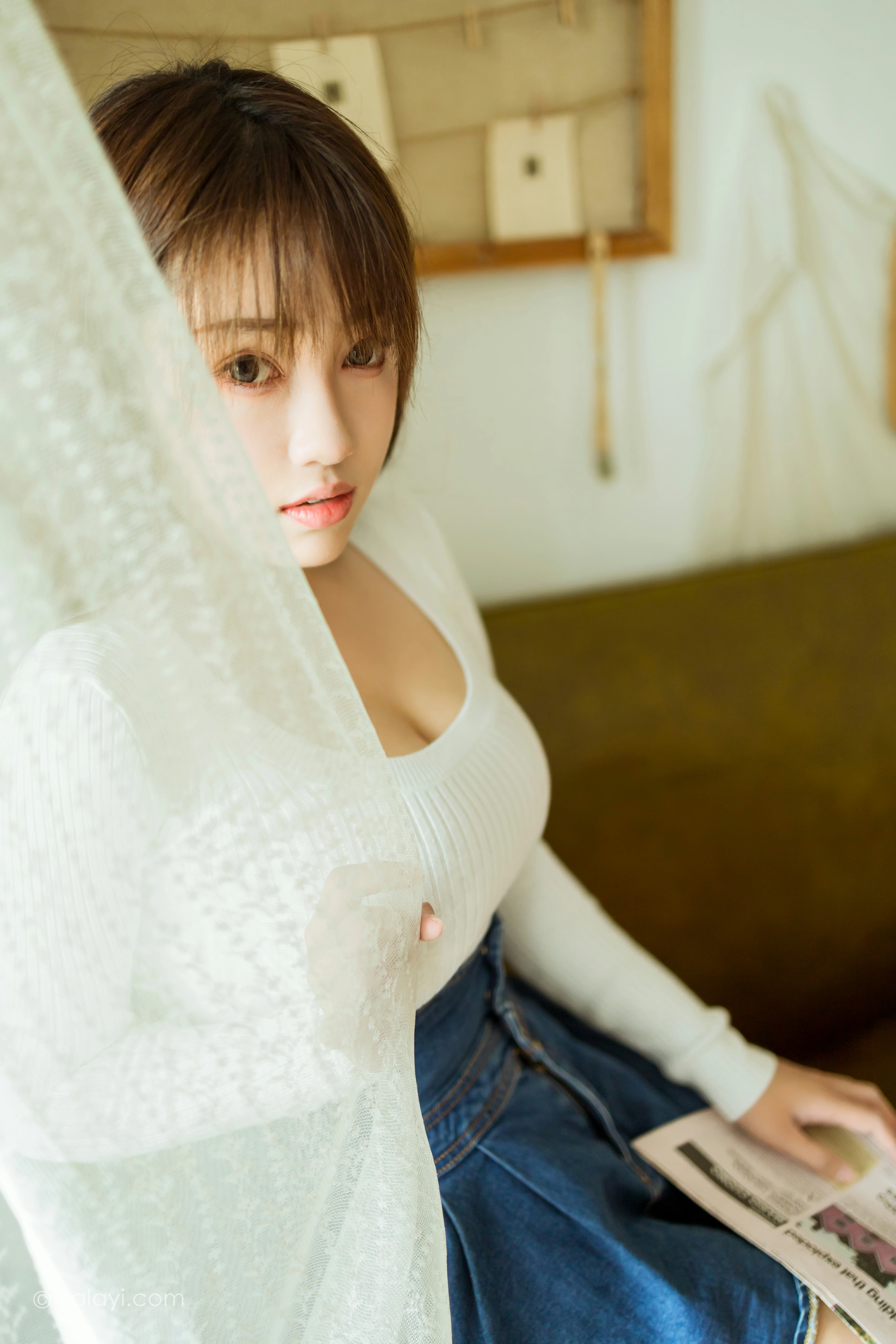 [YALAYI雅拉伊]NO.795 宅女日常 虞艺 白色毛衣加牛仔短裙性感私房写真集第2张
