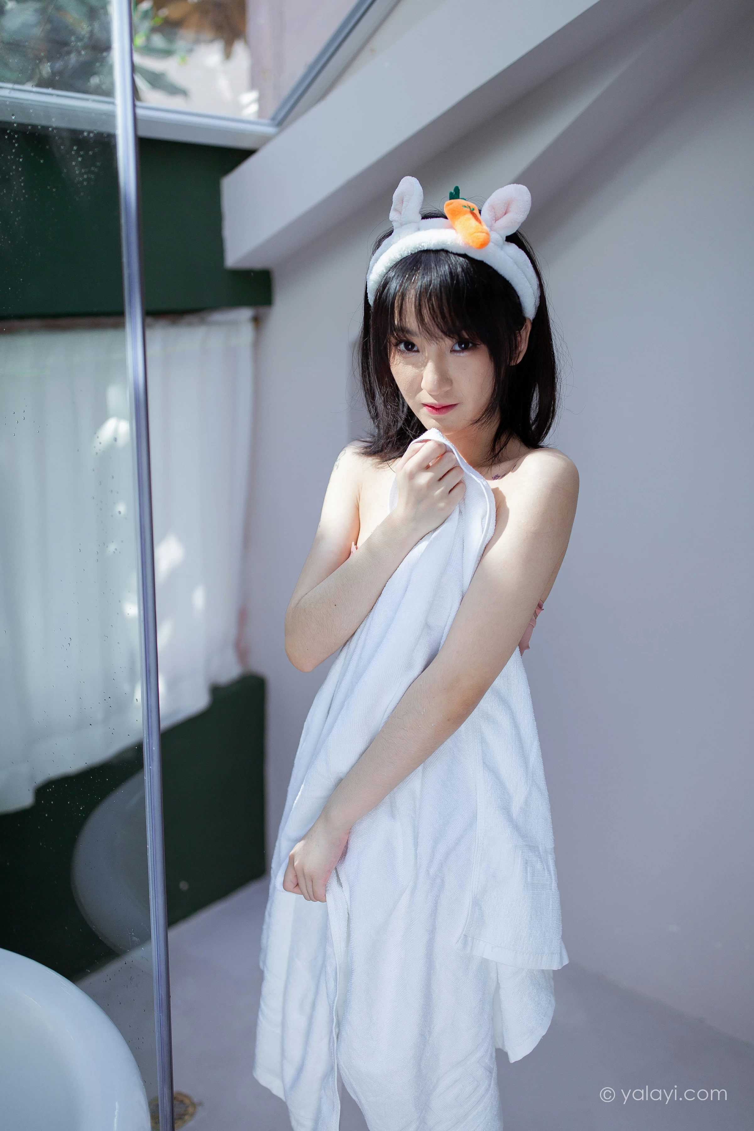 [YALAYI雅拉伊]NO.684 《清凉一夏》 落落 白色浴袍性感私房写真集第7张