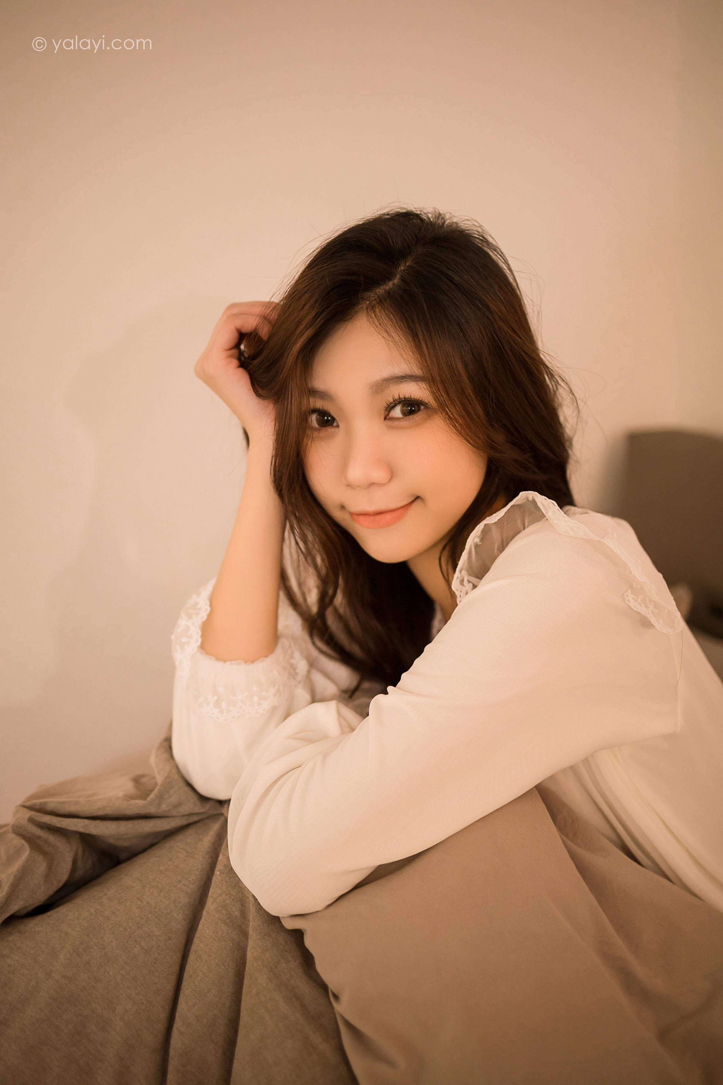 [YALAYI雅拉伊]2022.03.30 阁楼 梓瑶 白色透视睡衣裙性感写真集第10张