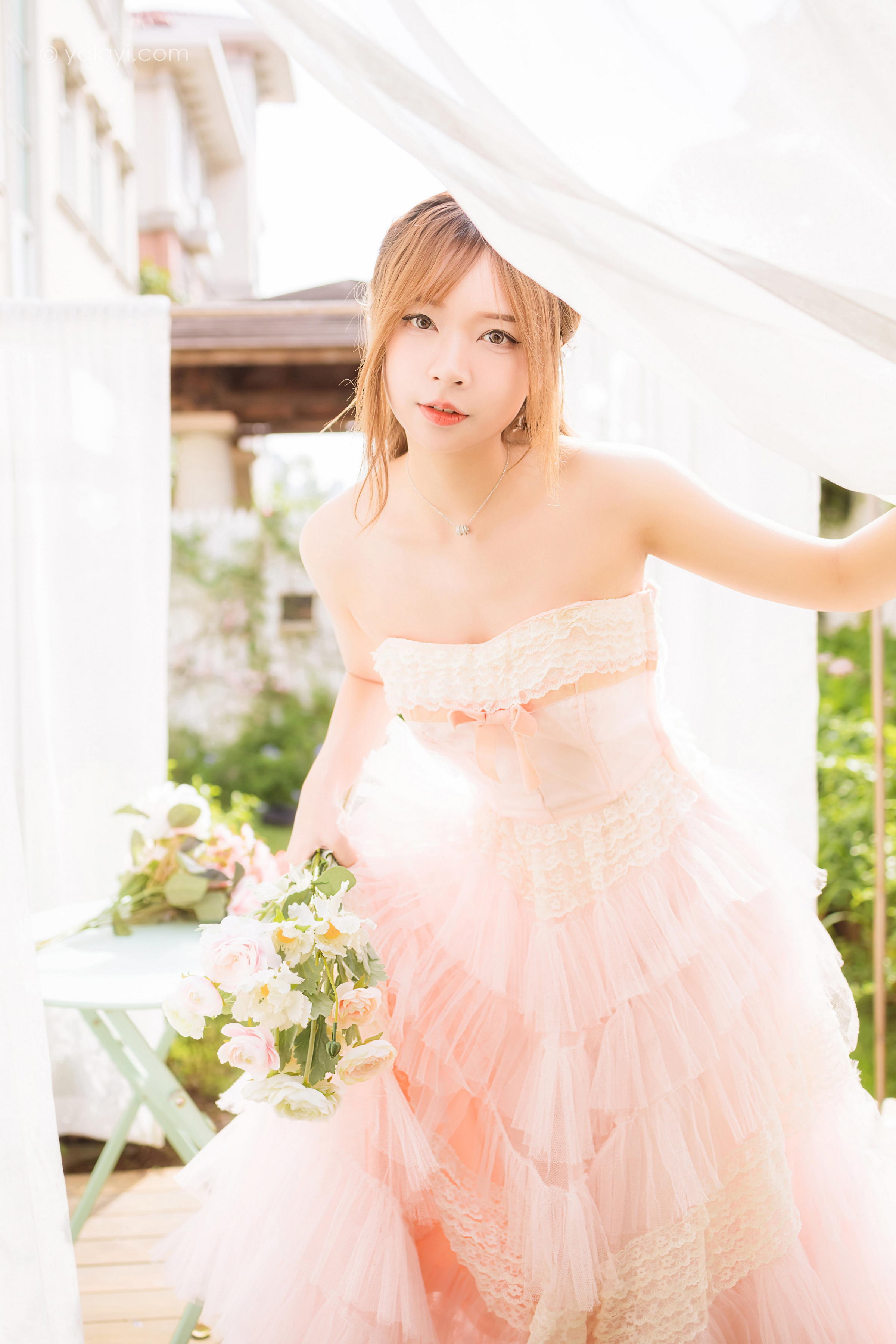[YALAYI雅拉伊]2022.08.22 佳人 阿禾 粉色抹胸蕾丝加衣裙性感写真集第15张