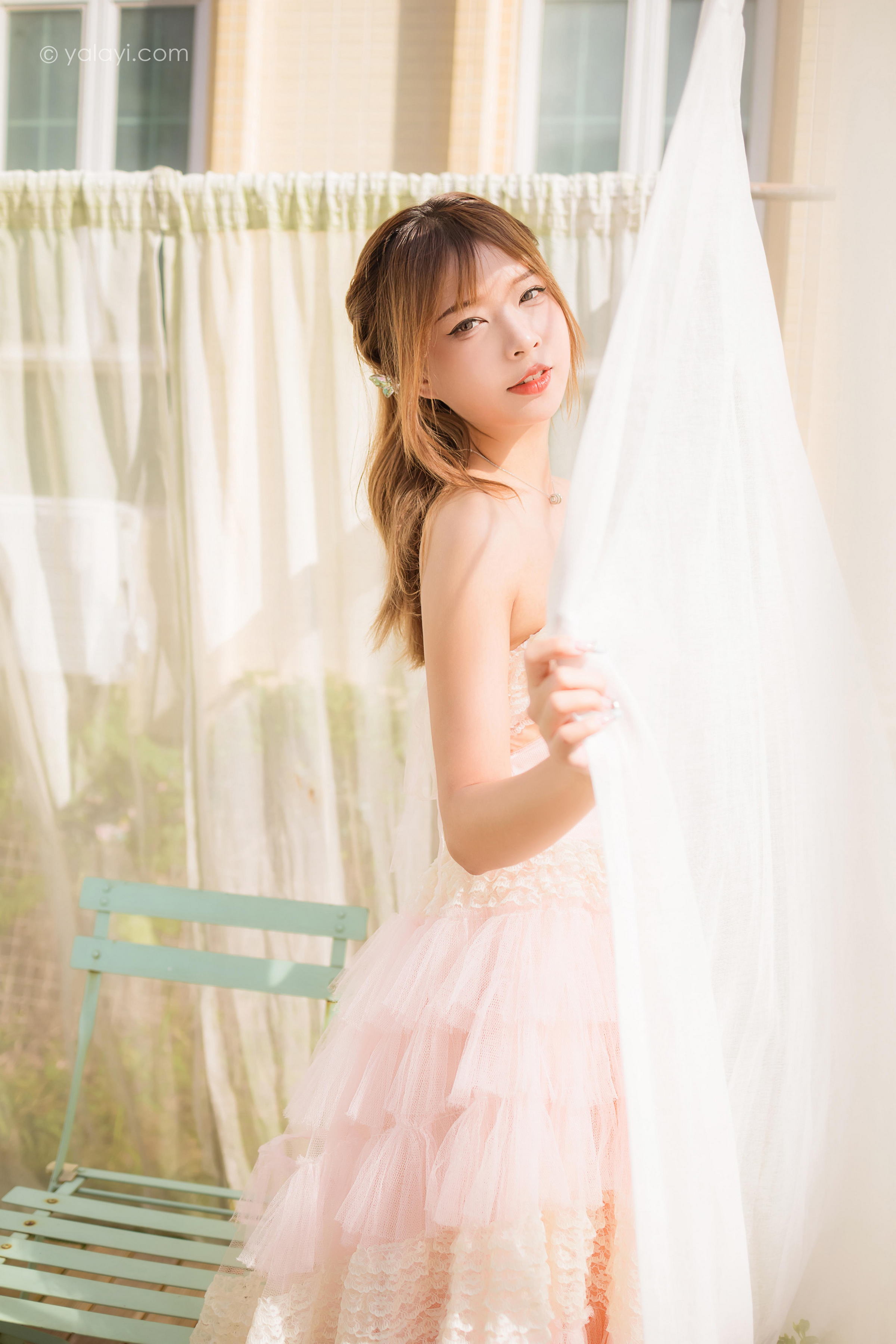 [YALAYI雅拉伊]2022.08.22 佳人 阿禾 粉色抹胸蕾丝加衣裙性感写真集第11张