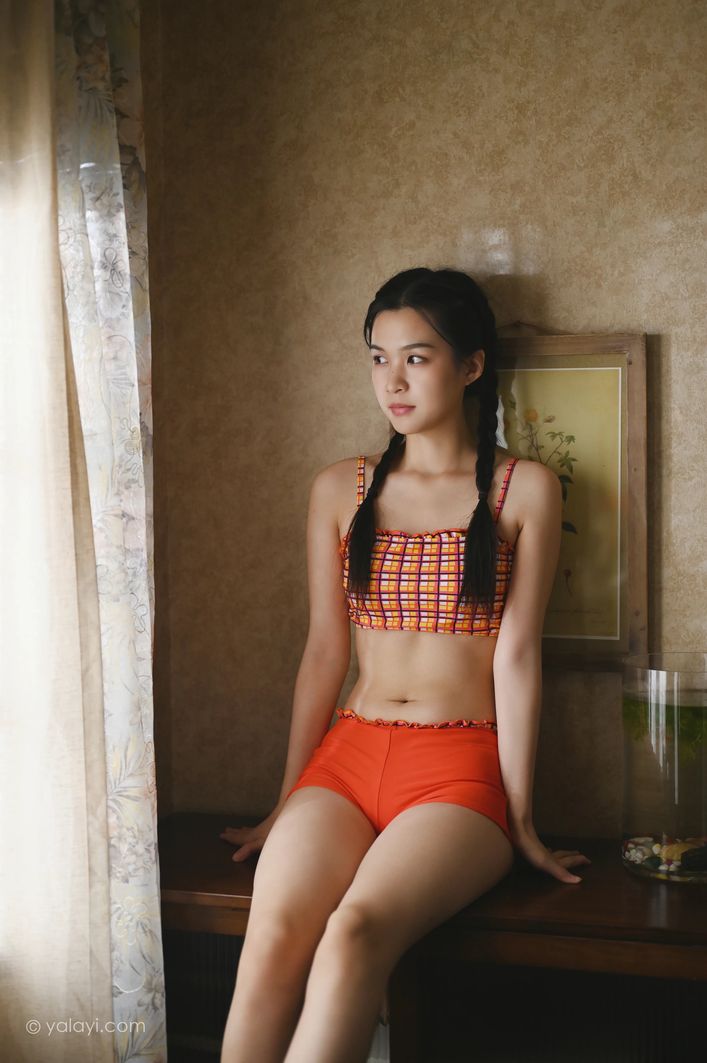 [YALAYI雅拉伊]NO.737 《独处》 方岚 红色格子内衣加短裙性感私房写真集第11张