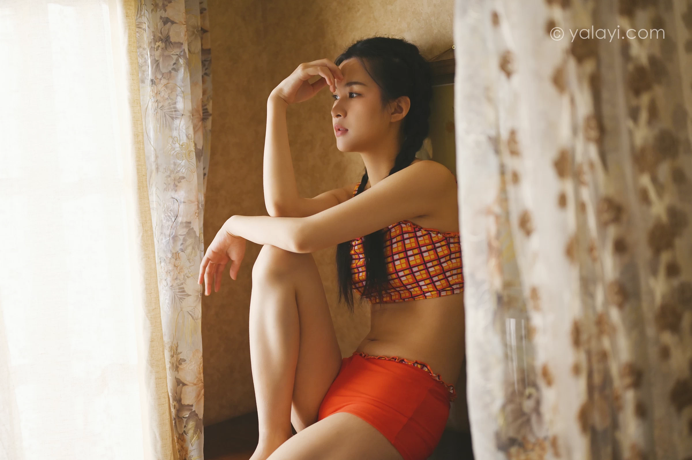 [YALAYI雅拉伊]NO.737 《独处》 方岚 红色格子内衣加短裙性感私房写真集第13张